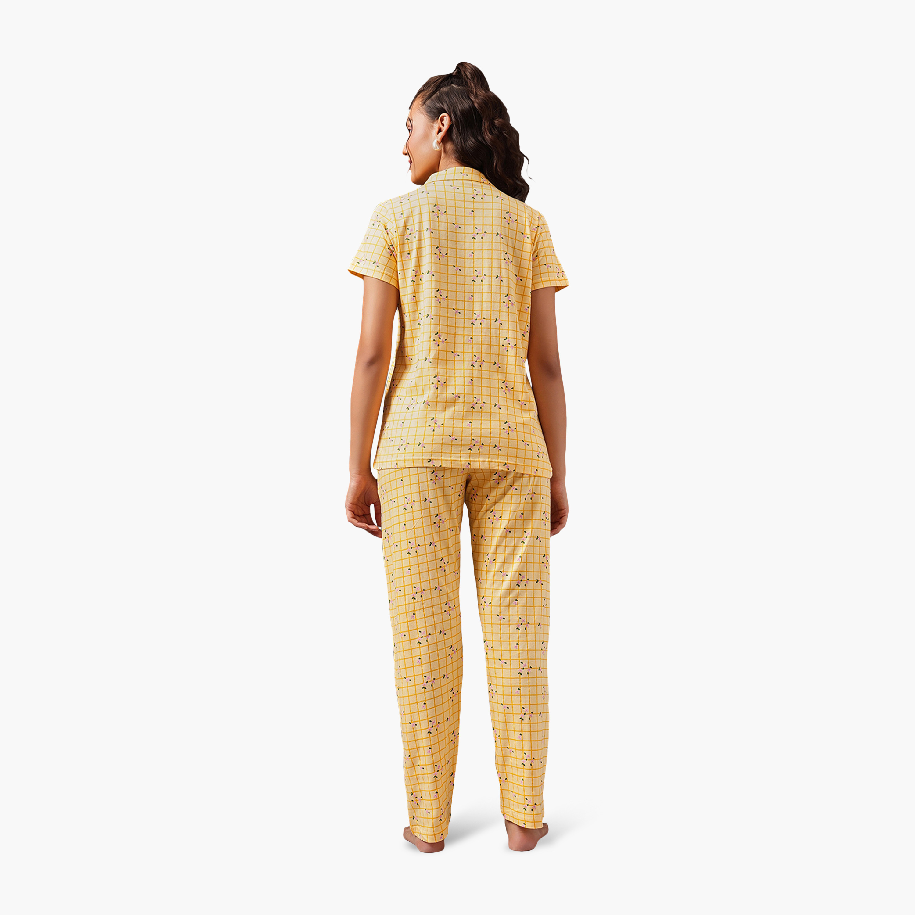 طقم قميص وبنطلون بيجامة نسائي مطبوع وأزرار بلون أصفر فاتح من كلوفيا - قطن 100%-women-clothing-nightwear-pyjamas-longsets-image-4