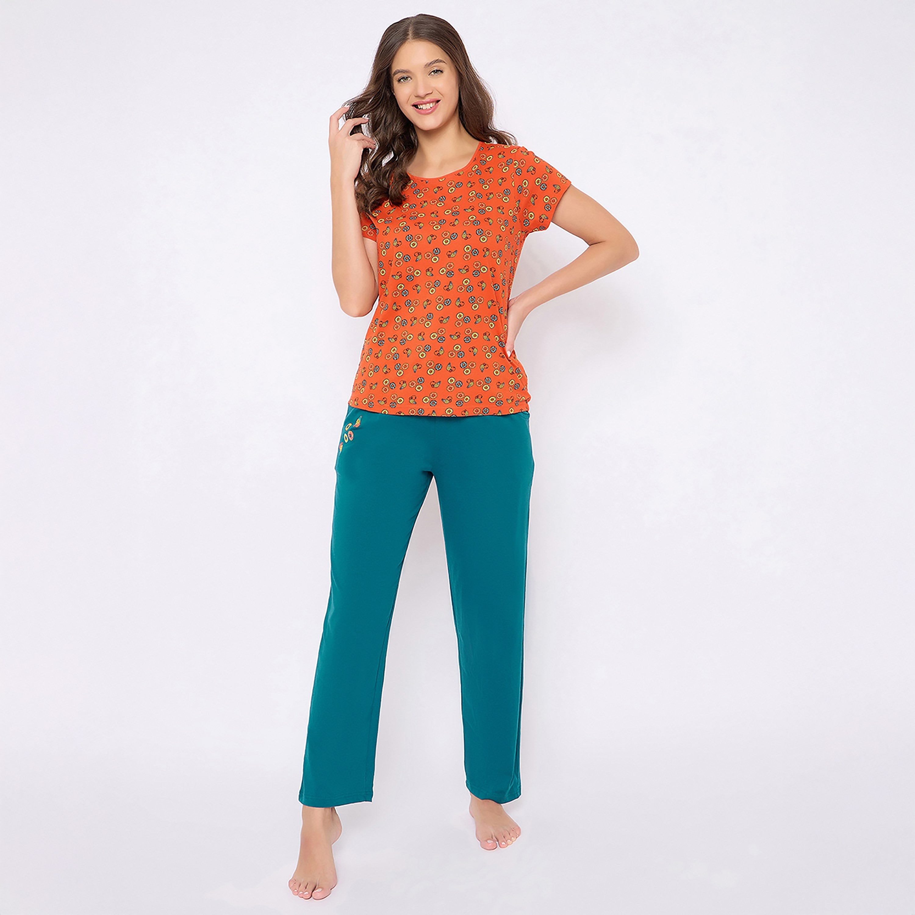 طقم بيجامة وقميص نسائي بطبعة دونات باللون البرتقالي من كلوفيا - 100% قطن-women-clothing-nightwear-pyjamas-longsets-image-1