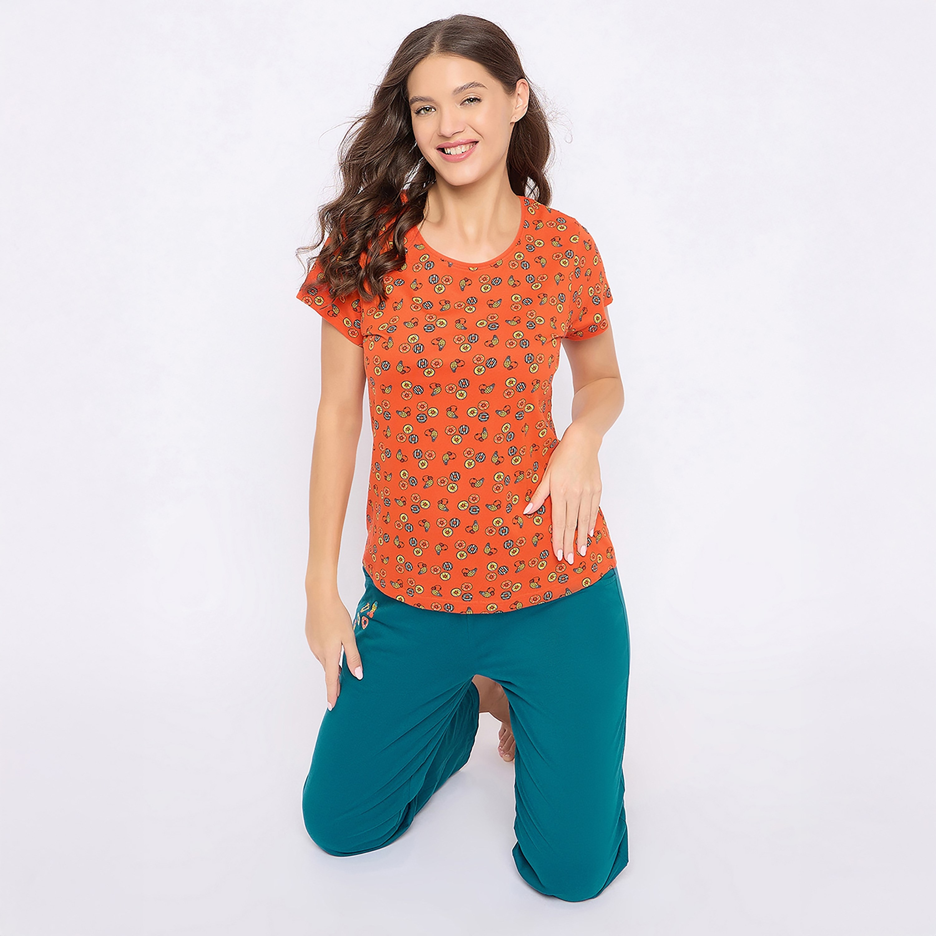 طقم بيجامة وقميص نسائي بطبعة دونات باللون البرتقالي من كلوفيا - 100% قطن-women-clothing-nightwear-pyjamas-longsets-image-2