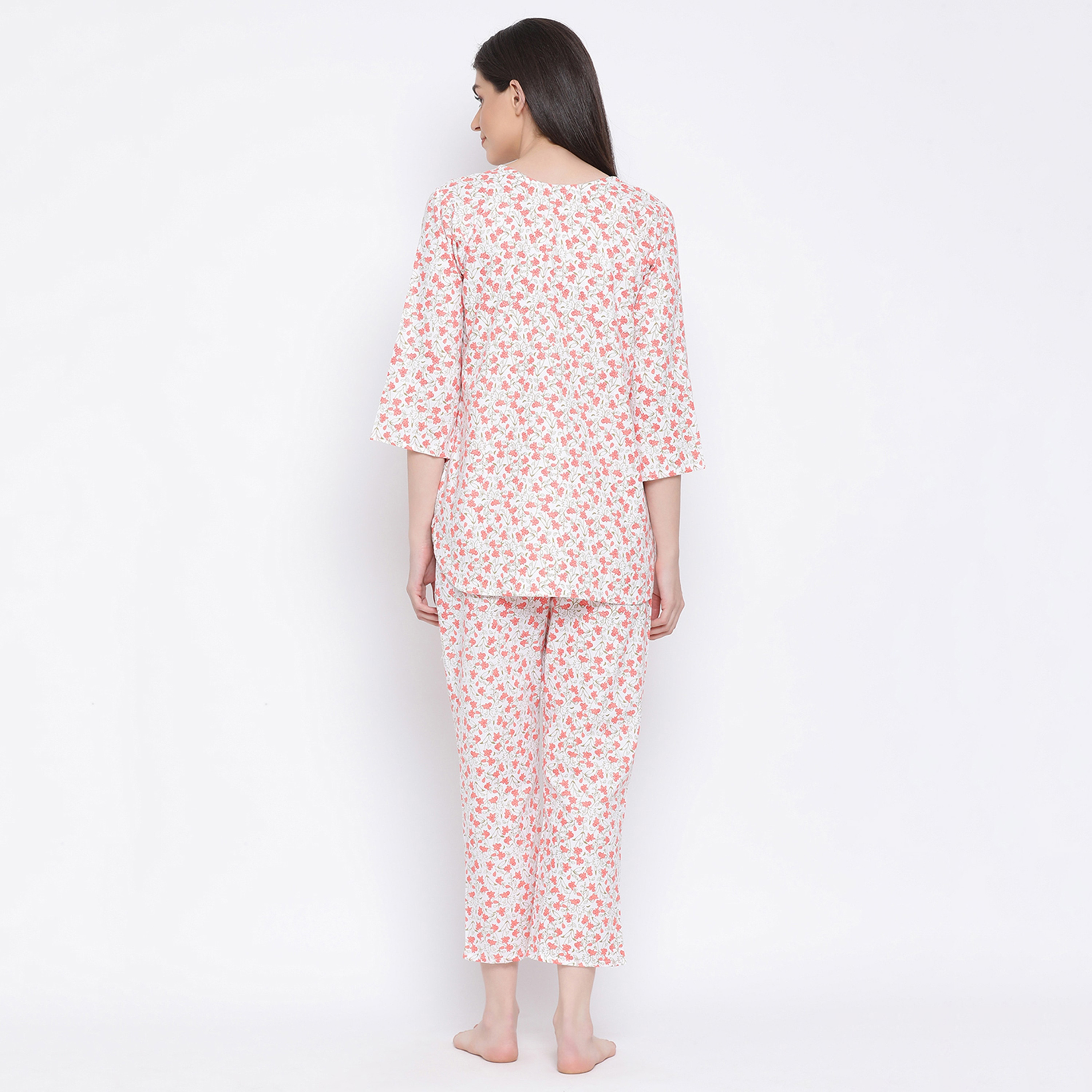 طقم توب وبنطلون بيجامة نسائي "برينت مي بريتي" بلون أبيض من كلوفيا - قطن-women-clothing-nightwear-pyjamas-longsets-image-4