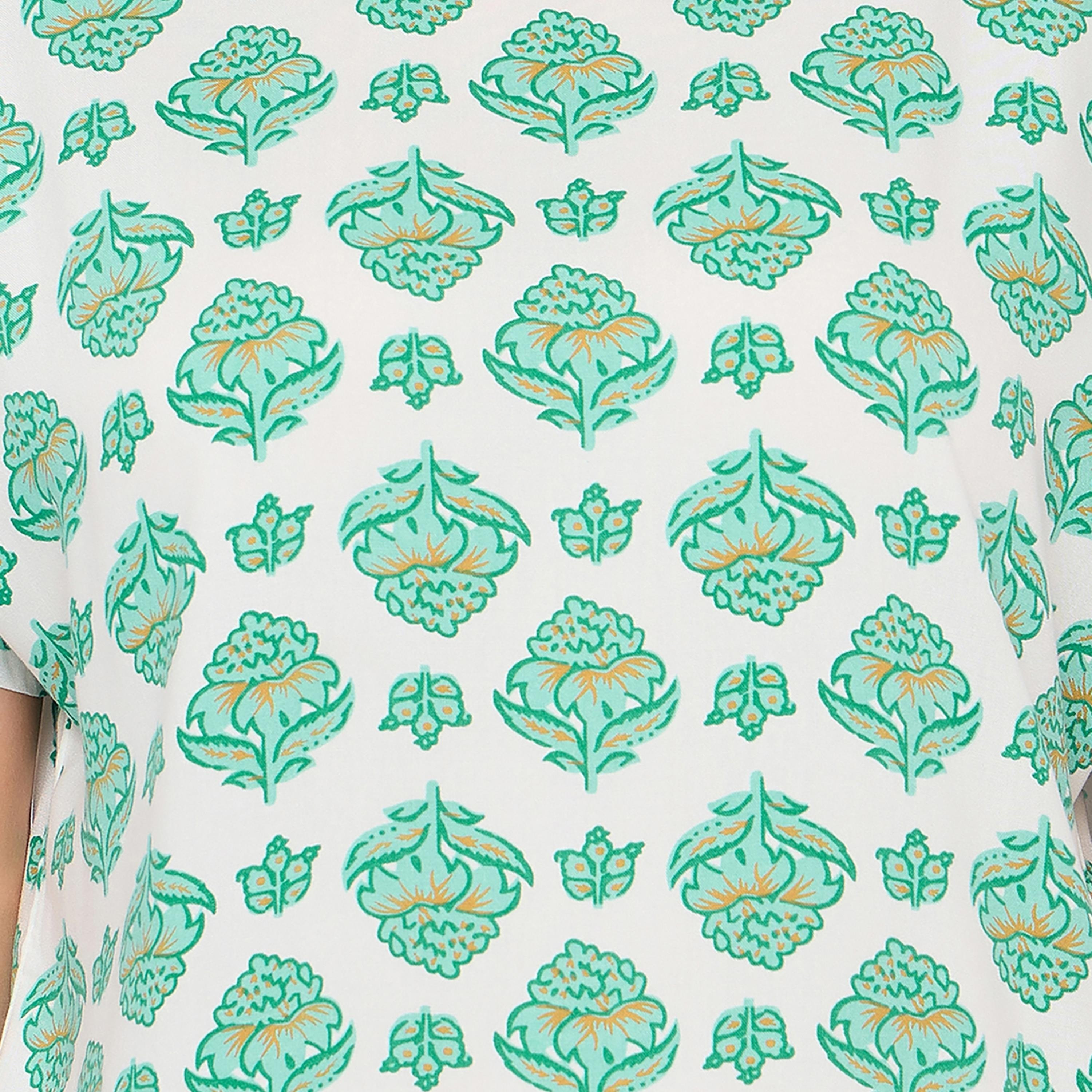 طقم بلوزة وشورت نسائي بطبعة بريتي فلورال باللون الأبيض من كلوفيا - رايون-women-clothing-nightwear-pyjamas-shortsets-image-6