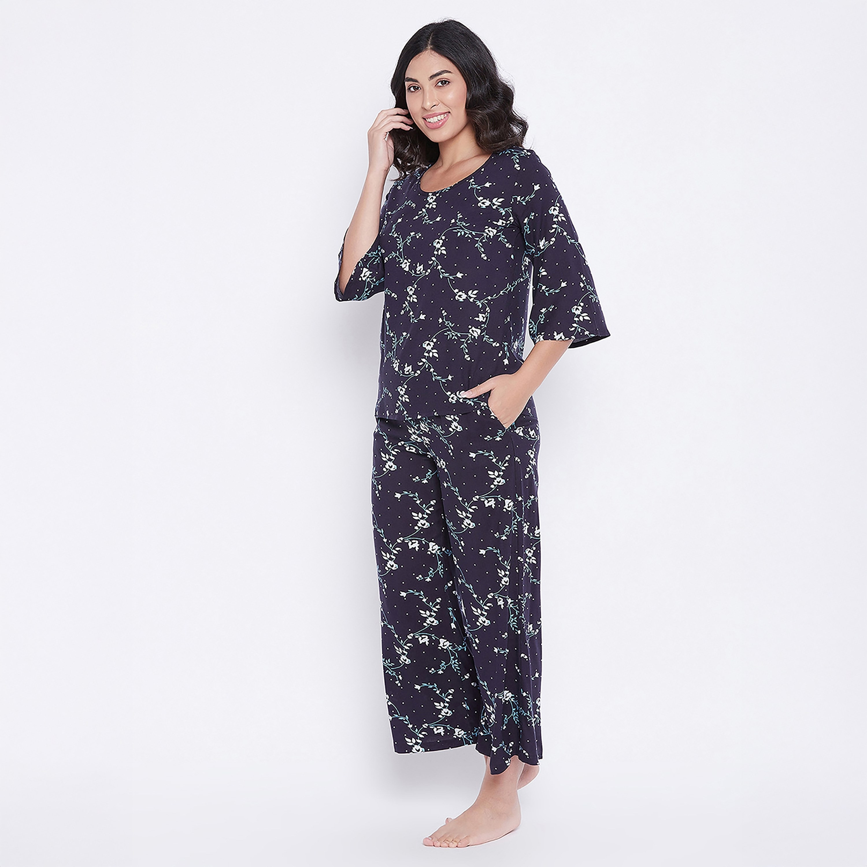 طقم بلوزة وبيجامة بريتي فلورالز للنساء باللون الأزرق من كلوفيا - رايون-women-clothing-nightwear-pyjamas-longsets-image-3