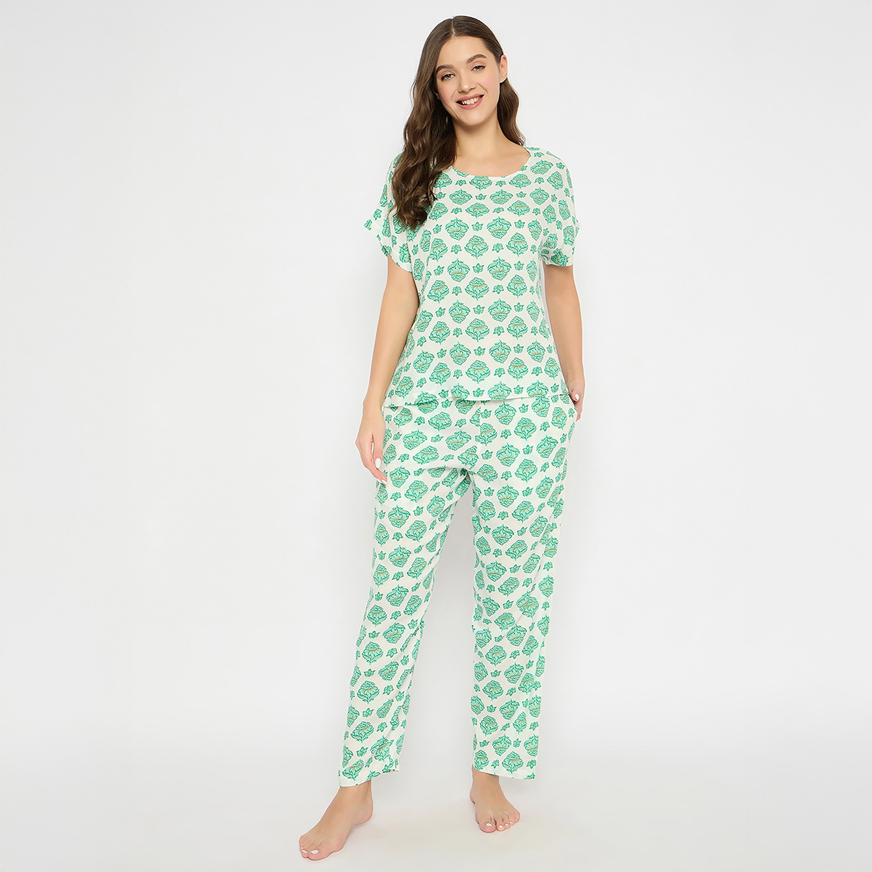 طقم بيجامة وقميص نسائي بطبعة زهور باللون الأبيض من كلوفيا - رايون-women-clothing-nightwear-pyjamas-longsets-image-1