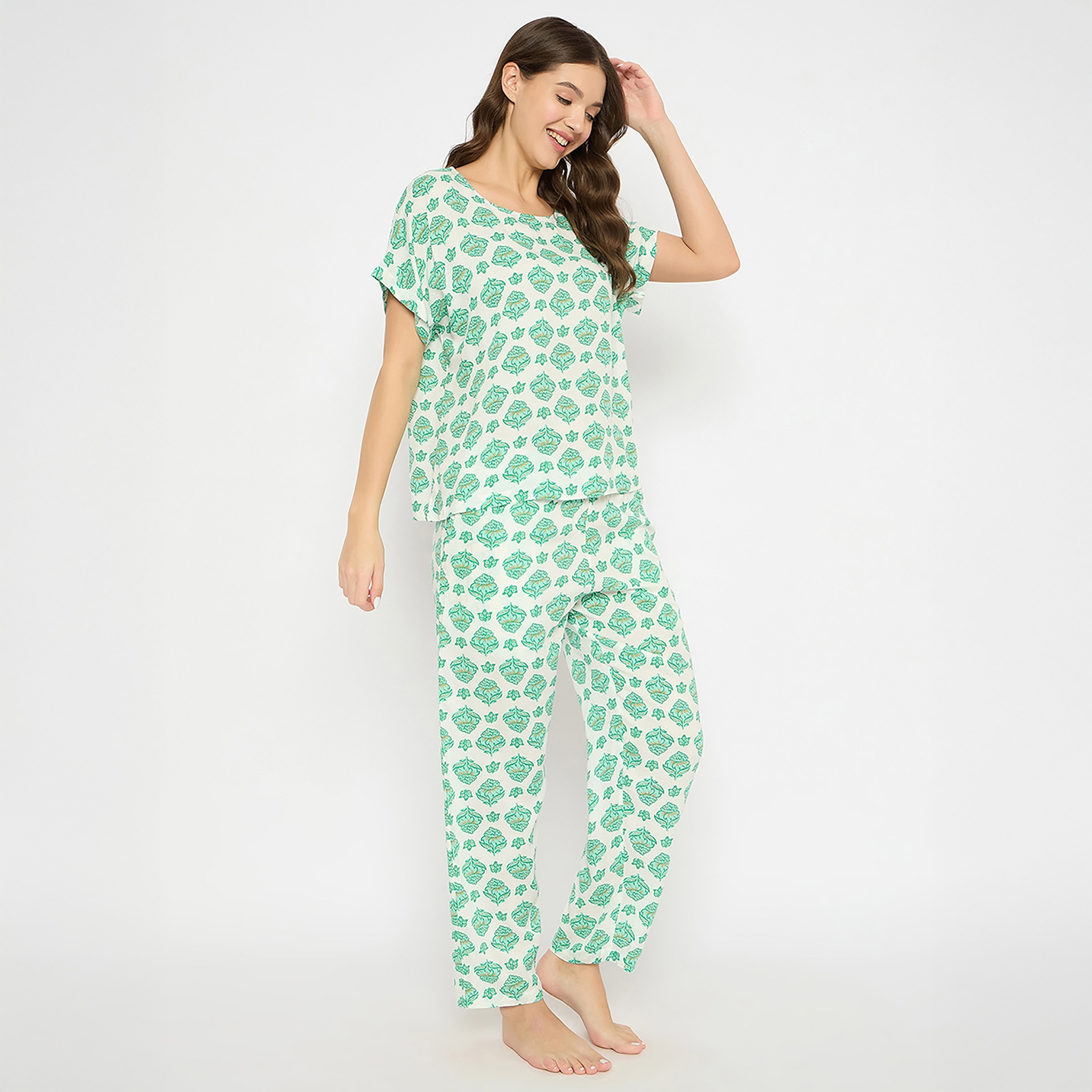 طقم بيجامة وقميص نسائي بطبعة زهور باللون الأبيض من كلوفيا - رايون-women-clothing-nightwear-pyjamas-longsets-image-3
