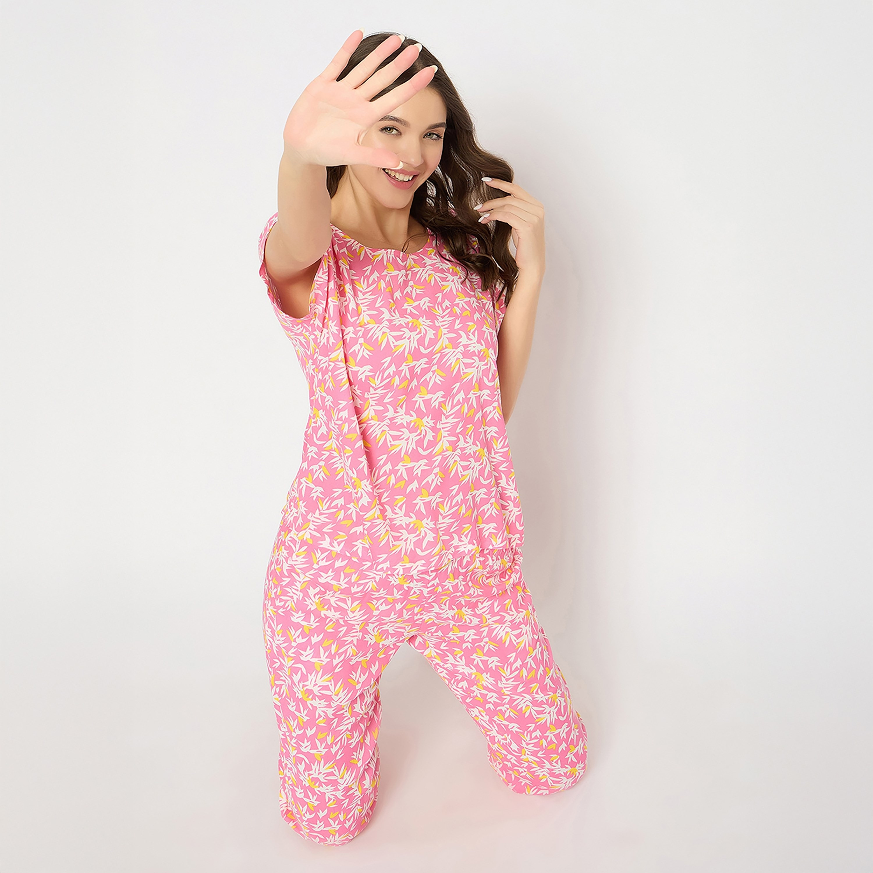 طقم بيجامة وقميص نسائي مطبوع باللون الوردي الفاتح من كلوفيا - رايون-women-clothing-nightwear-pyjamas-longsets-image-2