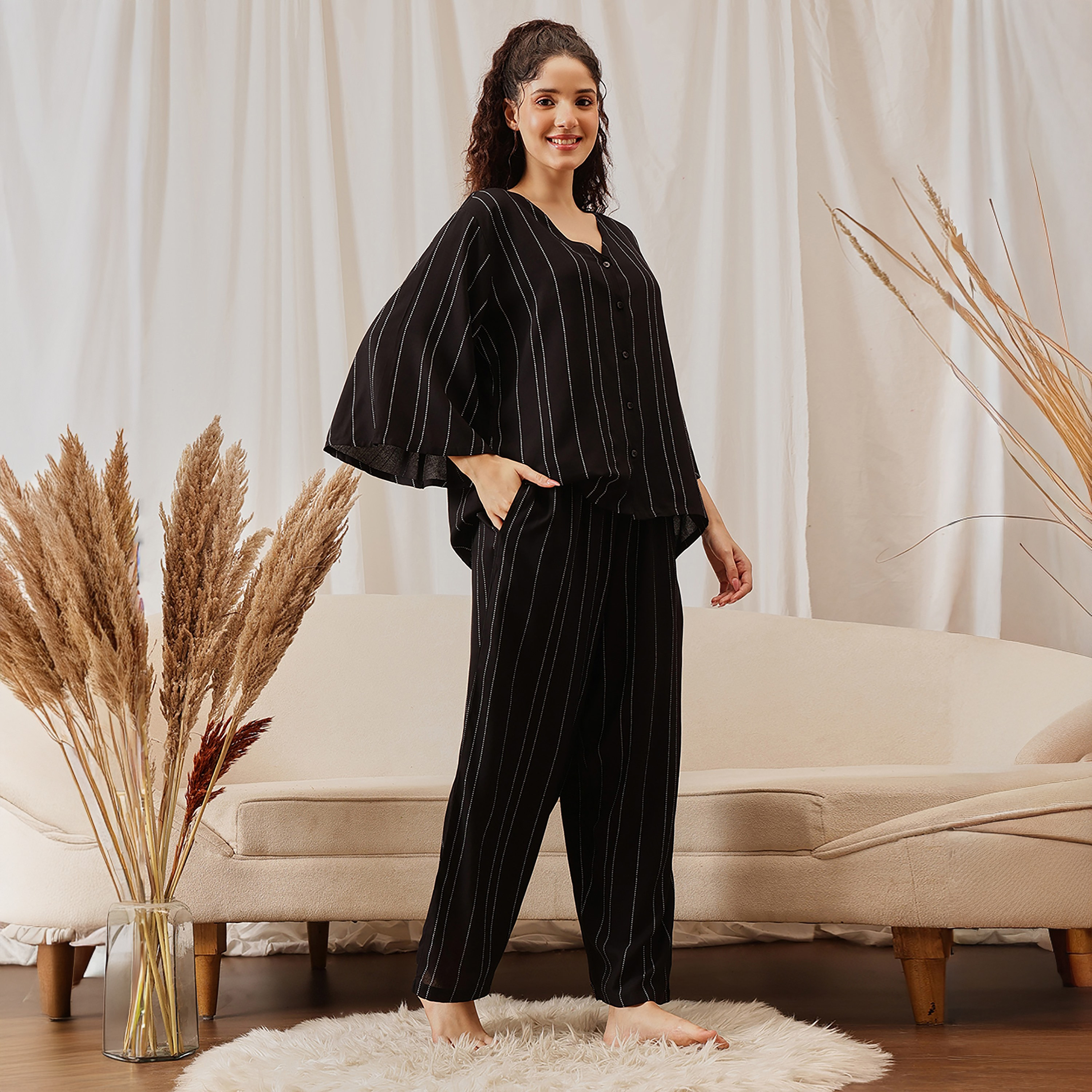 طقم توب وبنطلون بيجامة نسائي "ساسي سترايبس" بأزرار ولون أسود من كلوفيا - رايون-women-clothing-nightwear-pyjamas-longsets-image-2