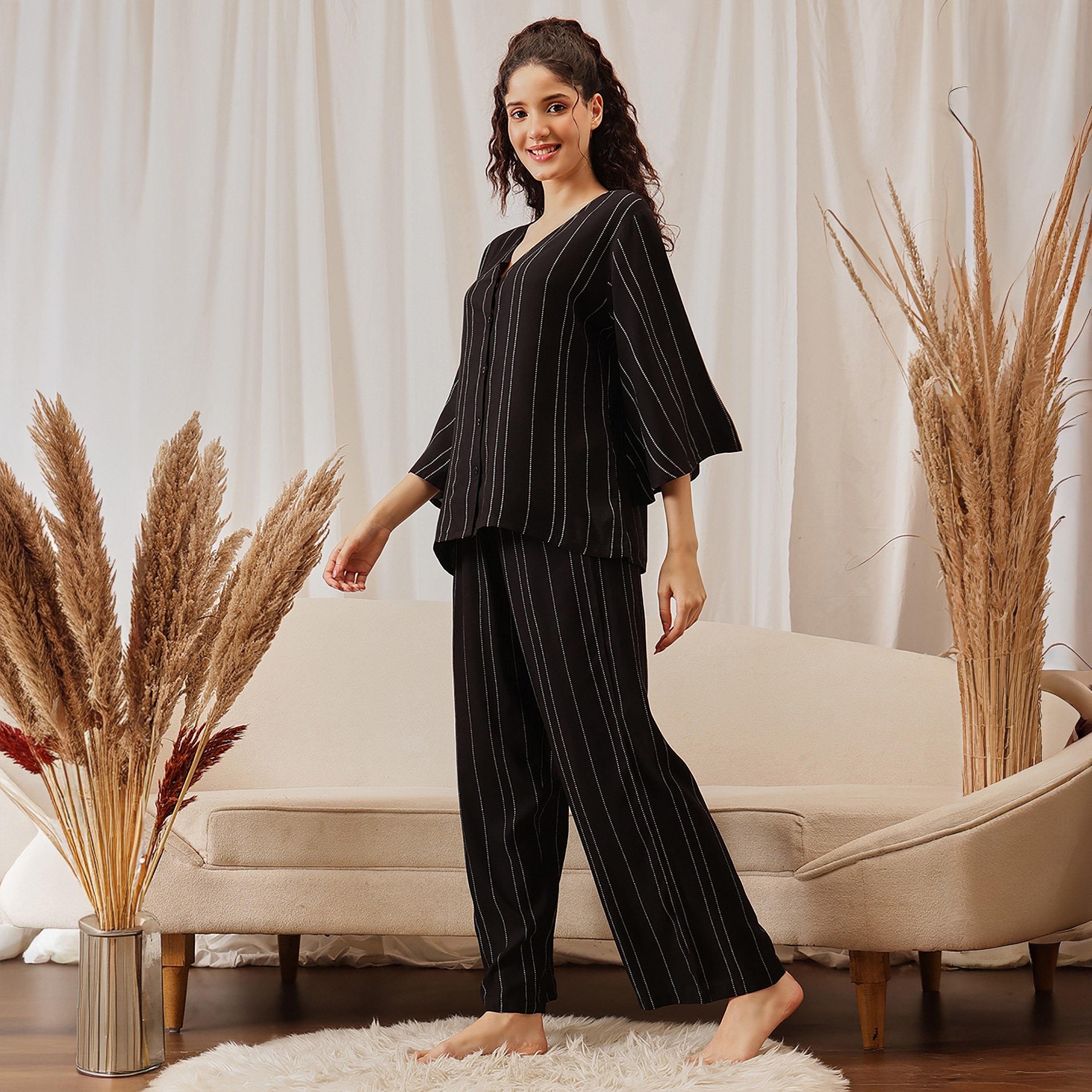 طقم توب وبنطلون بيجامة نسائي "ساسي سترايبس" بأزرار ولون أسود من كلوفيا - رايون-women-clothing-nightwear-pyjamas-longsets-image-3