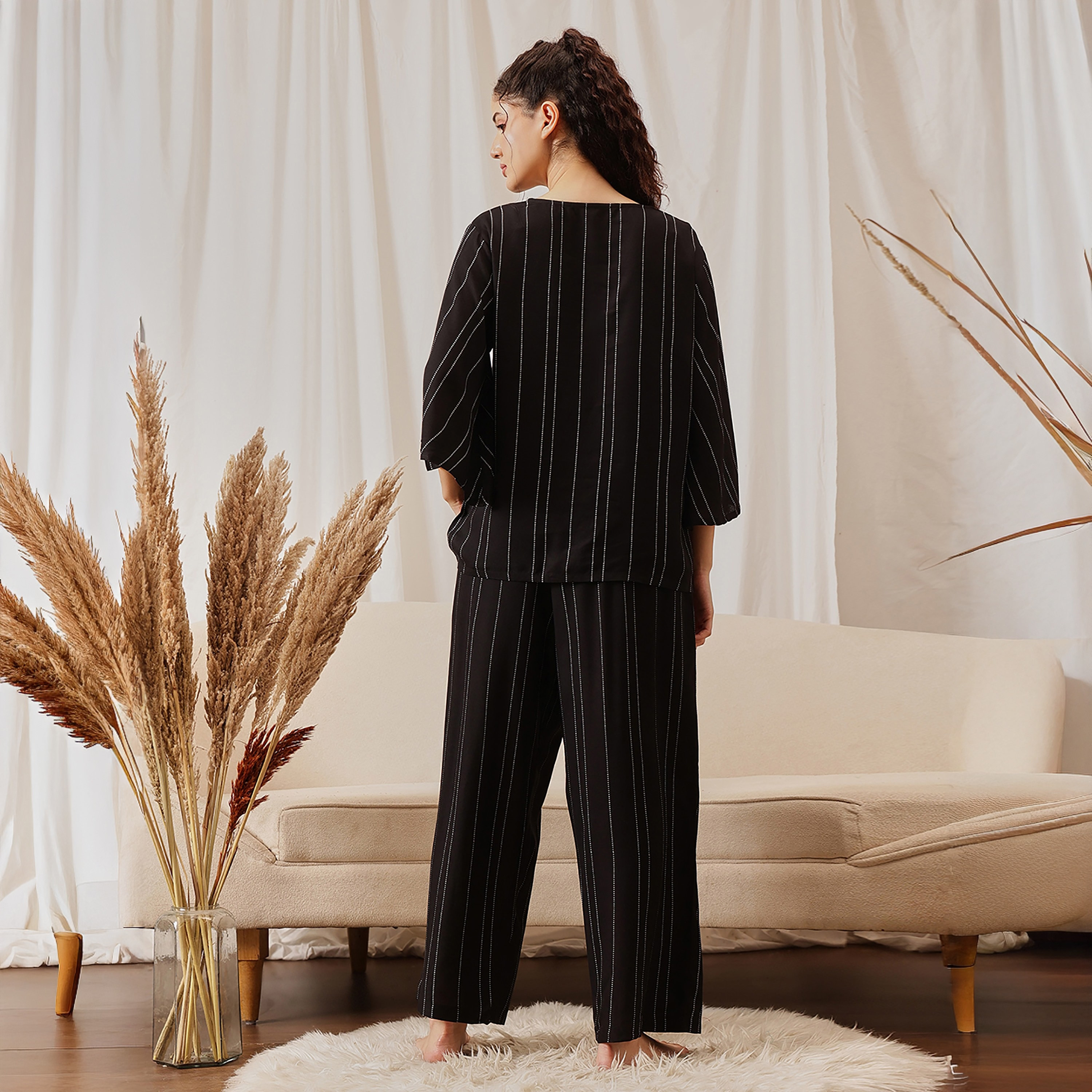 طقم توب وبنطلون بيجامة نسائي "ساسي سترايبس" بأزرار ولون أسود من كلوفيا - رايون-women-clothing-nightwear-pyjamas-longsets-image-4