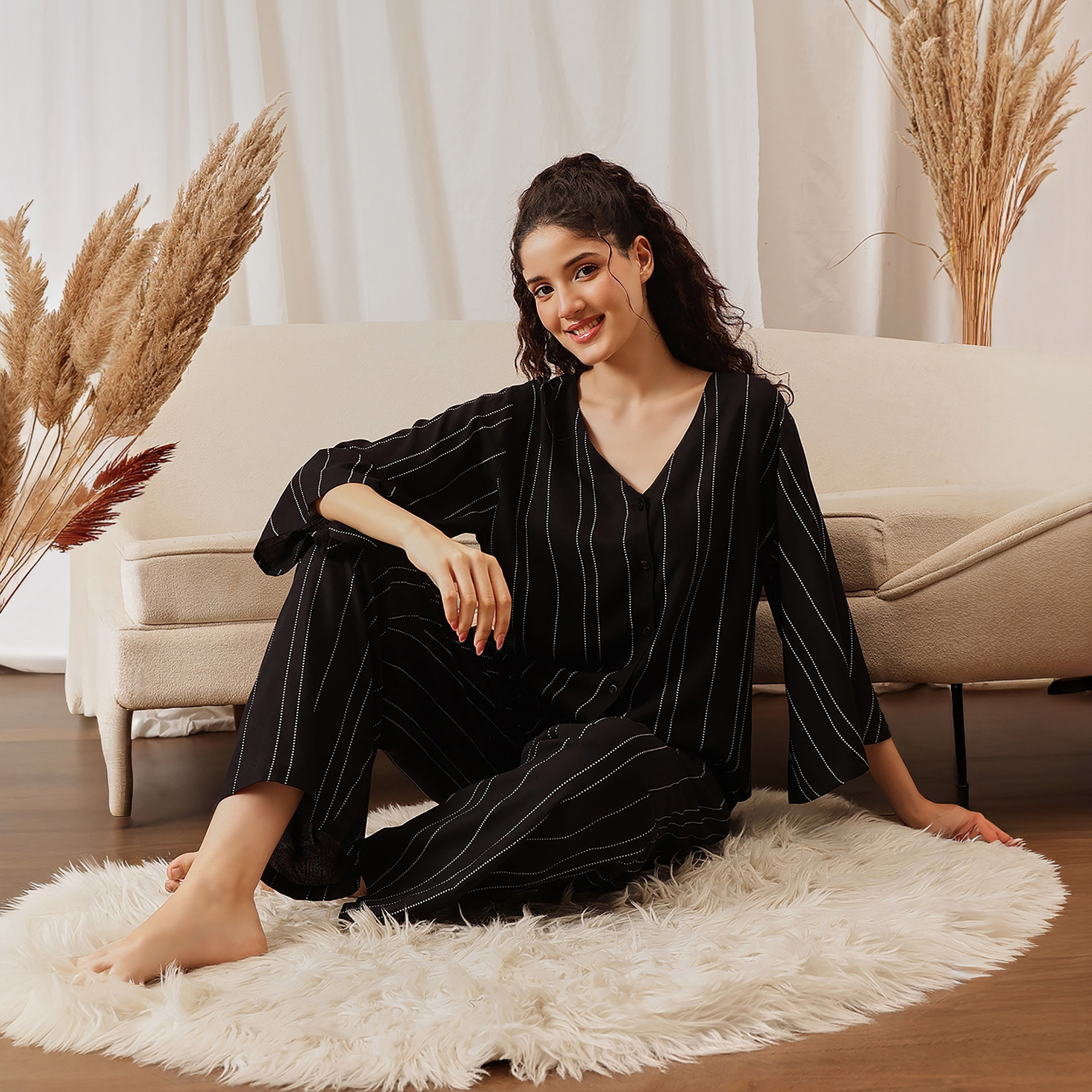 طقم توب وبنطلون بيجامة نسائي "ساسي سترايبس" بأزرار ولون أسود من كلوفيا - رايون-women-clothing-nightwear-pyjamas-longsets-image-5