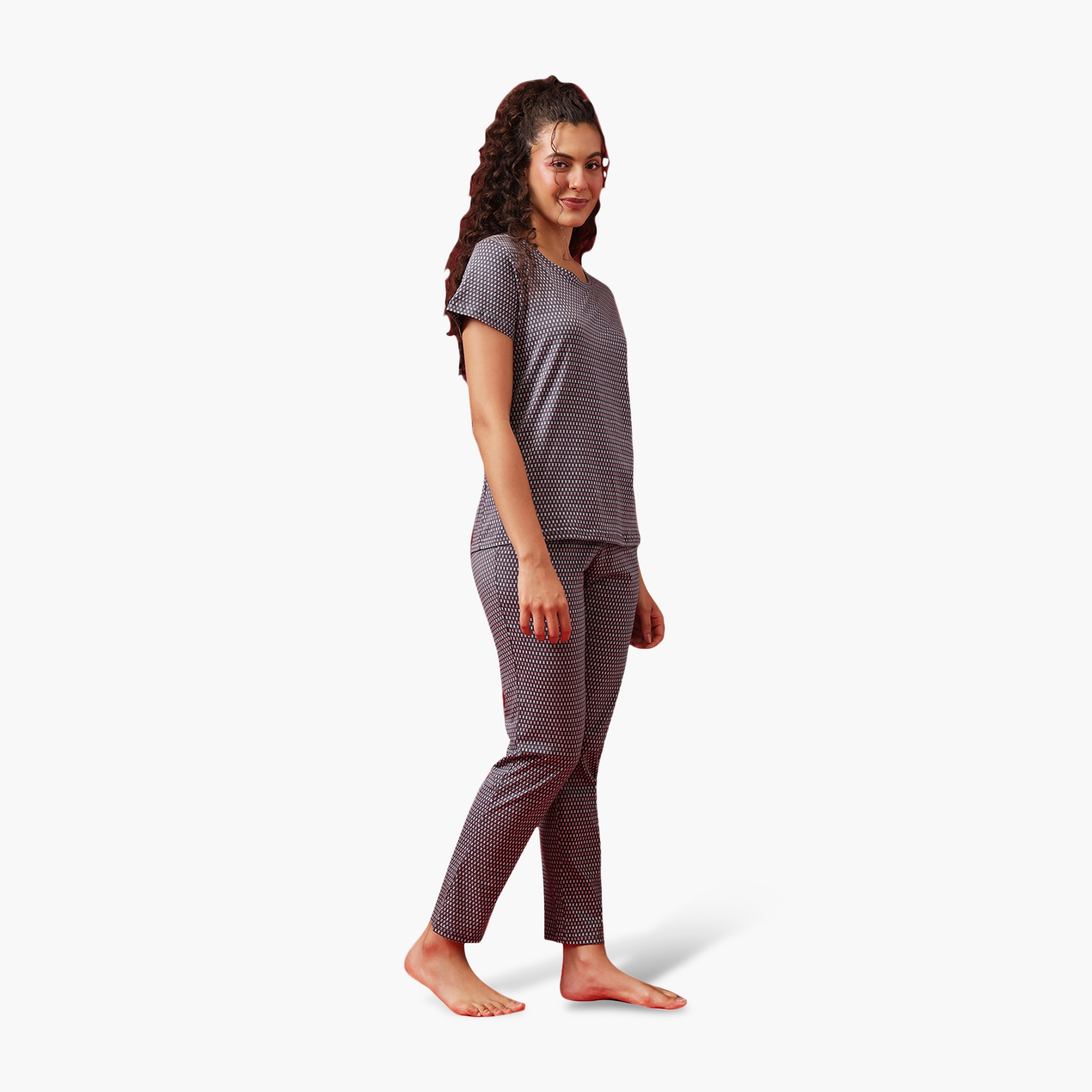 طقم تيشيرت وبنطلون بيجامة نسائي بطبعة هندسية ولون رمادي داكن من كلوفيا - قطن 100%-women-clothing-nightwear-pyjamas-longsets-image-2