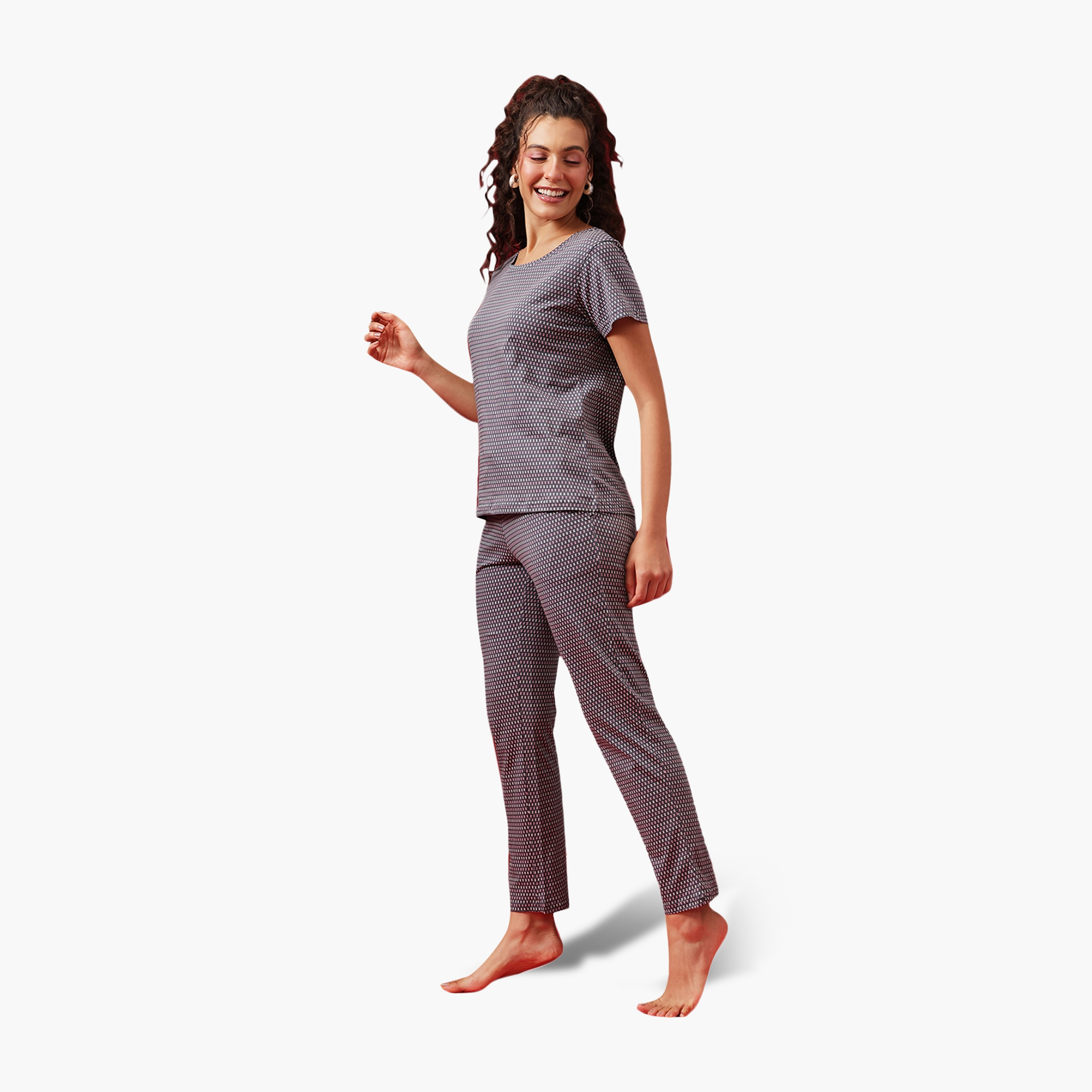طقم تيشيرت وبنطلون بيجامة نسائي بطبعة هندسية ولون رمادي داكن من كلوفيا - قطن 100%-women-clothing-nightwear-pyjamas-longsets-image-3