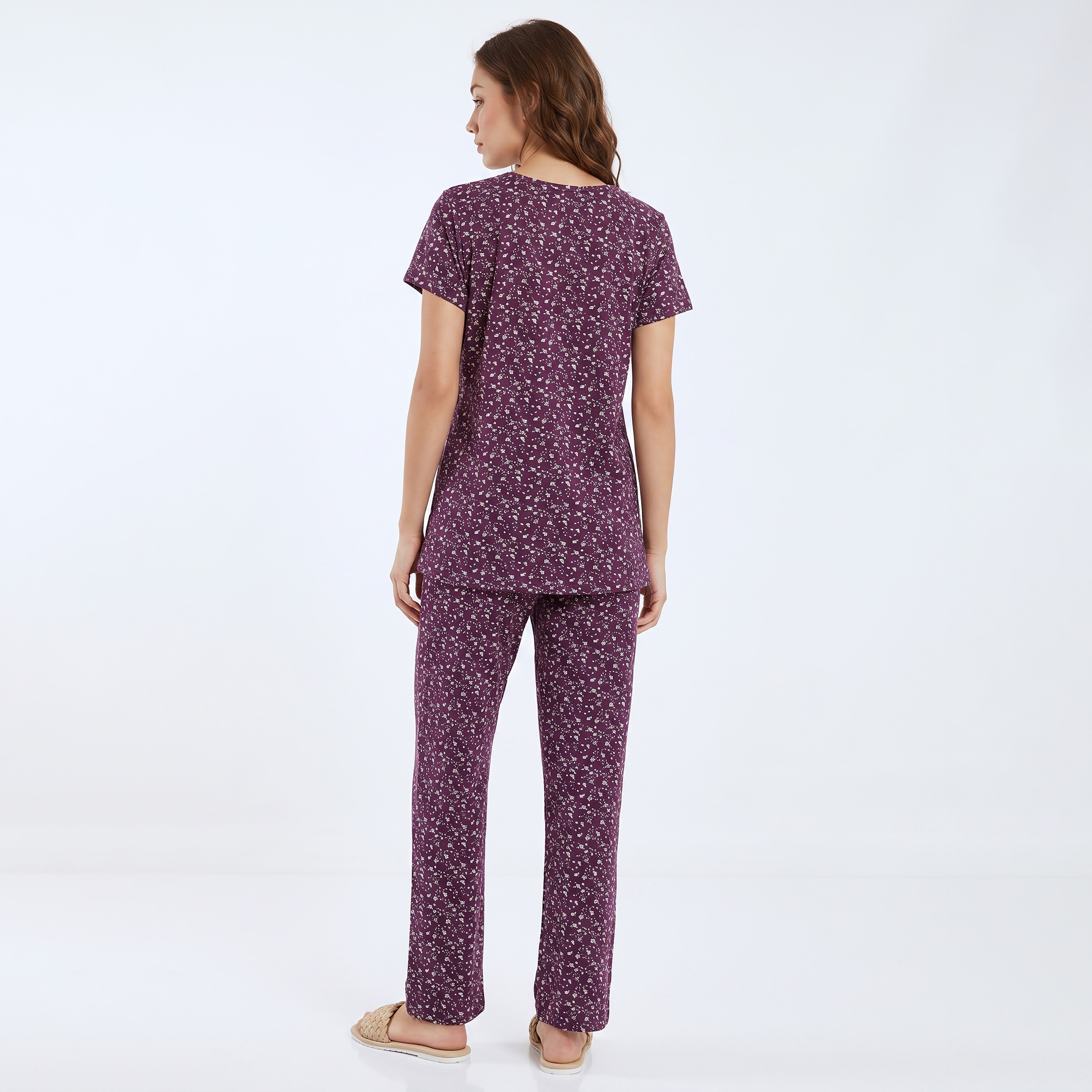 طقم تيشرت وبنطال بيجامة بطبعة أزهار من القطن 100% باللون البنفسجي الداكن للنساء من كلوفيا-women-clothing-nightwear-pyjamas-longsets-image-4