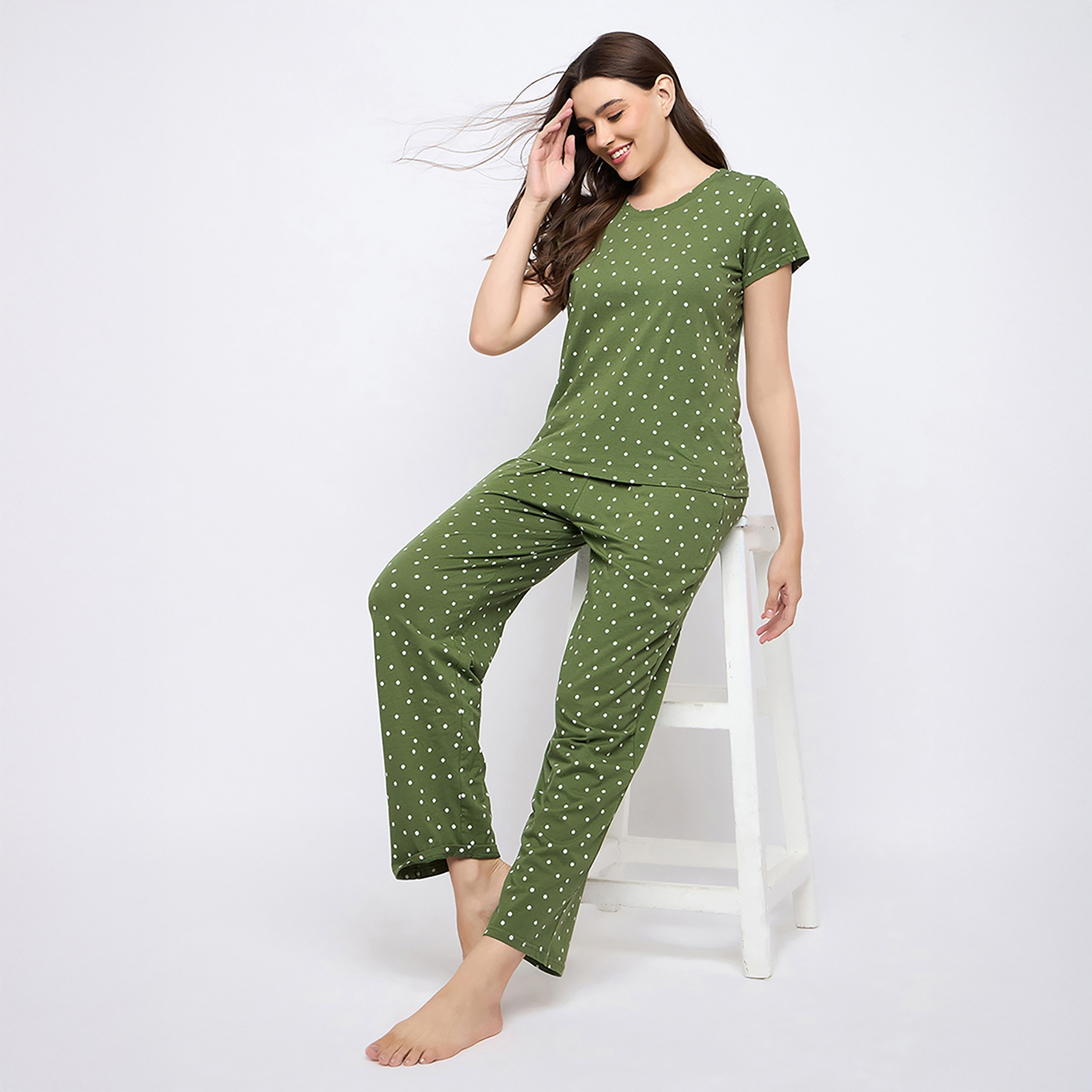 طقم بيجامة وقميص نسائي بطبعة بولكا باللون الأخضر الفاتح من كلوفيا - 100% قطن-women-clothing-nightwear-pyjamas-longsets-image-2