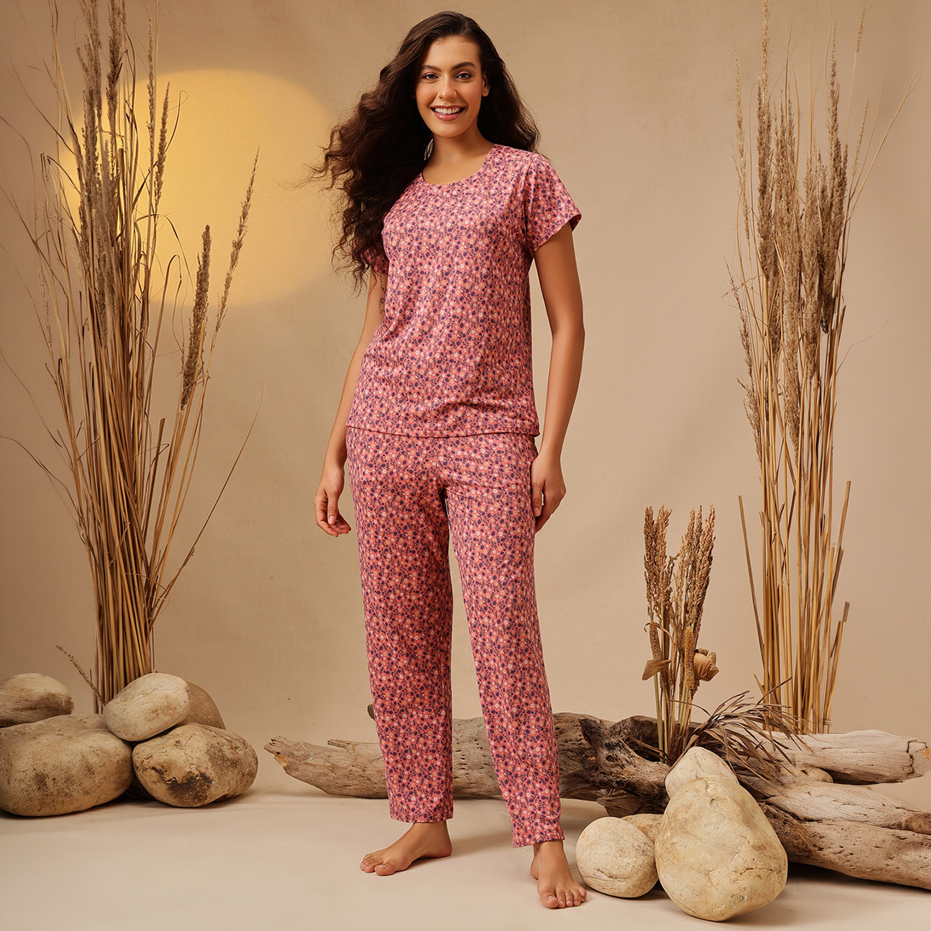 طقم توب وبنطلون بيجامة نسائي بطبعة الزهور فائقة النعومة بلون وردي مرجاني من كلوفيا-women-clothing-nightwear-pyjamas-longsets-image-1