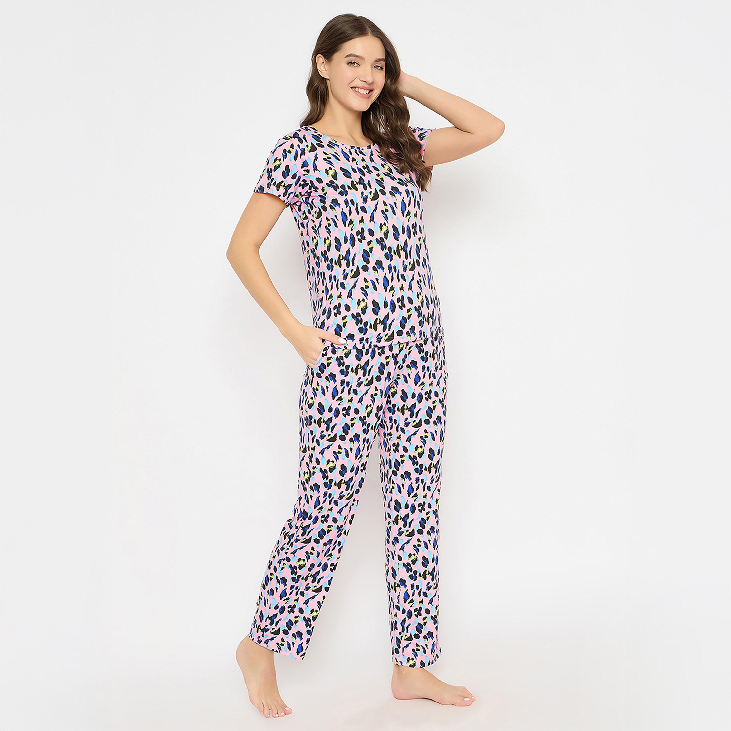 طقم بيجامة وقميص نسائي بطبعة أشكال حيوانات باللون الوردي الفاتح من كلوفيا-women-clothing-nightwear-pyjamas-longsets-image-2