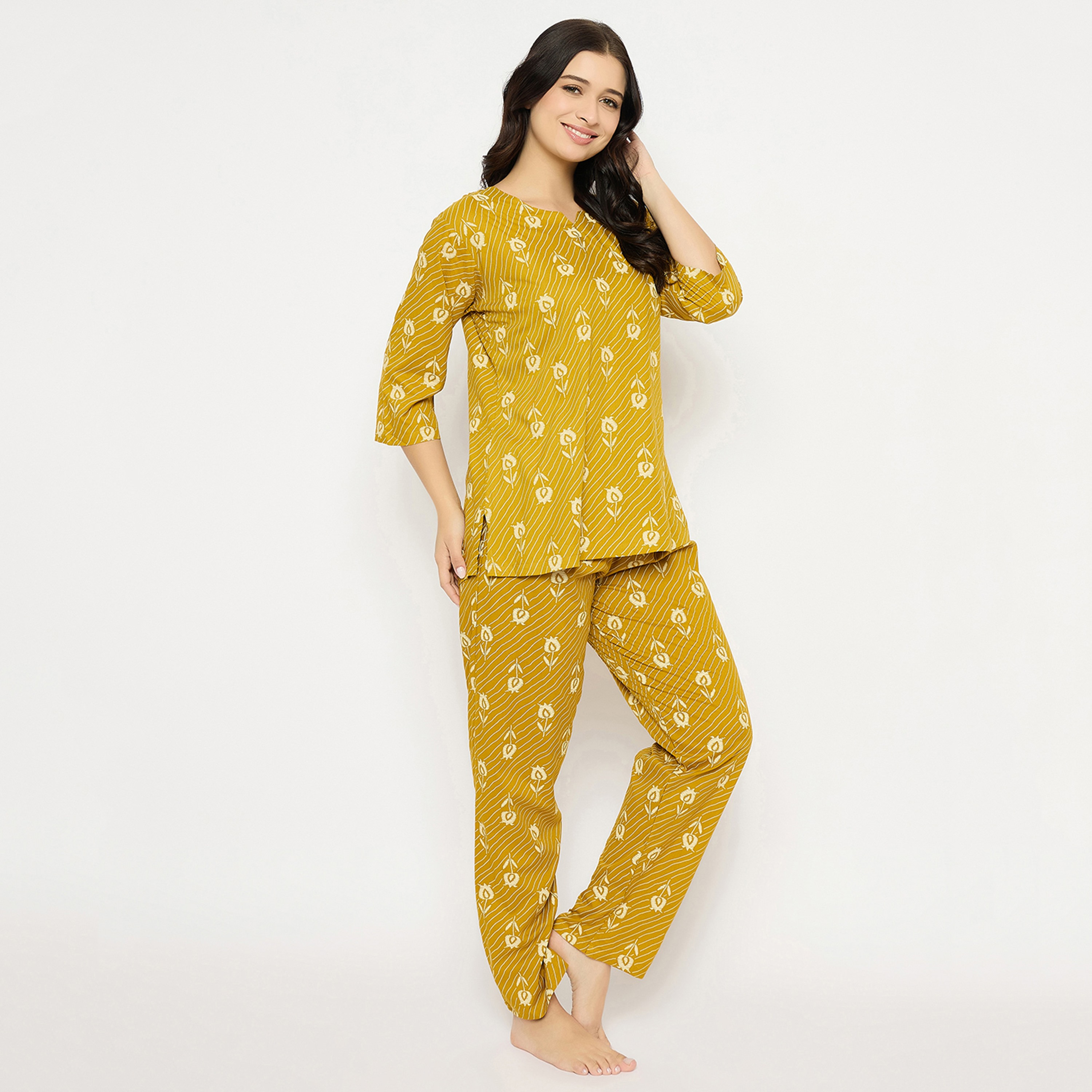 طقم بيجامة وبلوزة نسائية بطبعة ورود بلون اصفر مسطردة من كلوفيا - رايون-women-clothing-nightwear-pyjamas-longsets-image-2