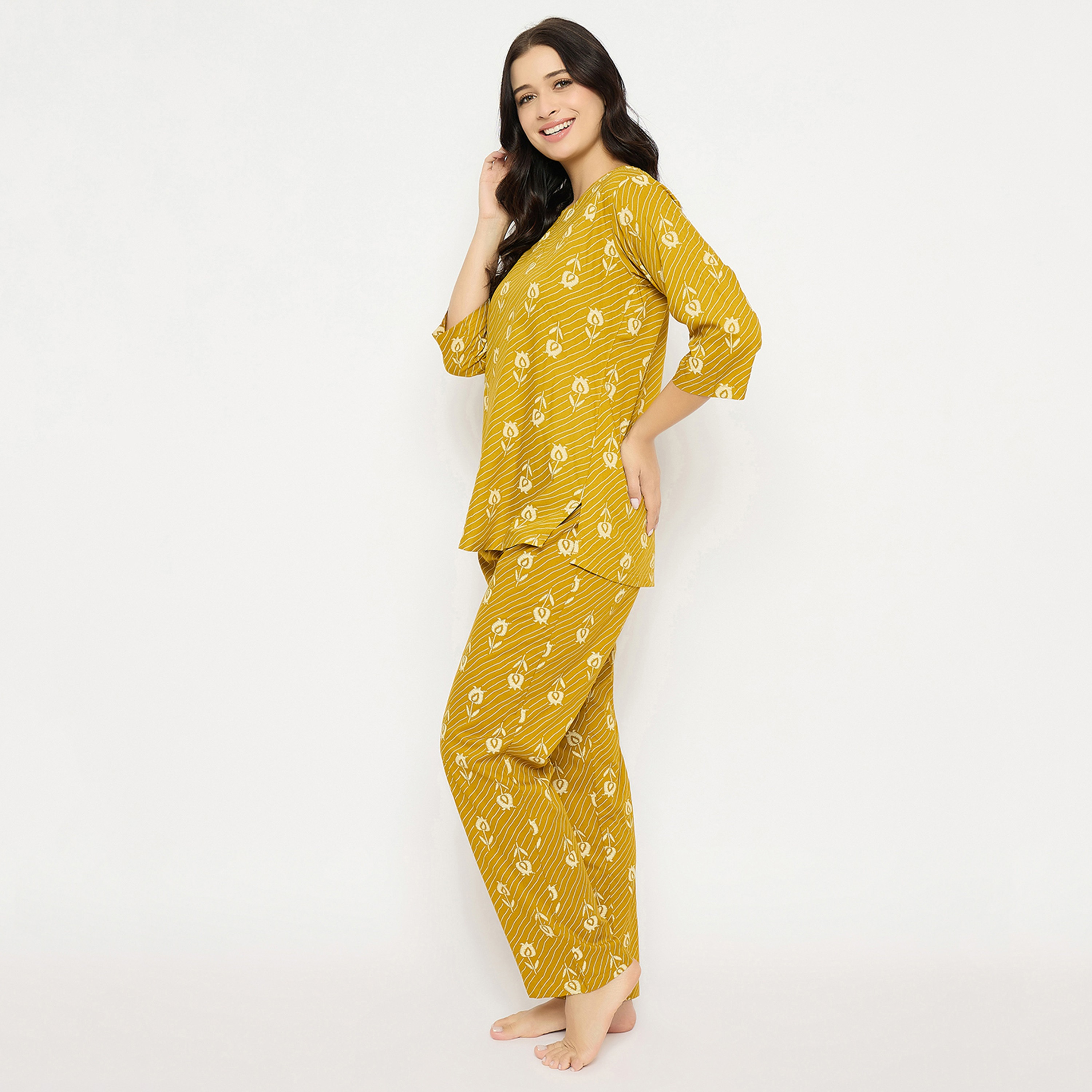 طقم بيجامة وبلوزة نسائية بطبعة ورود بلون اصفر مسطردة من كلوفيا - رايون-women-clothing-nightwear-pyjamas-longsets-image-3