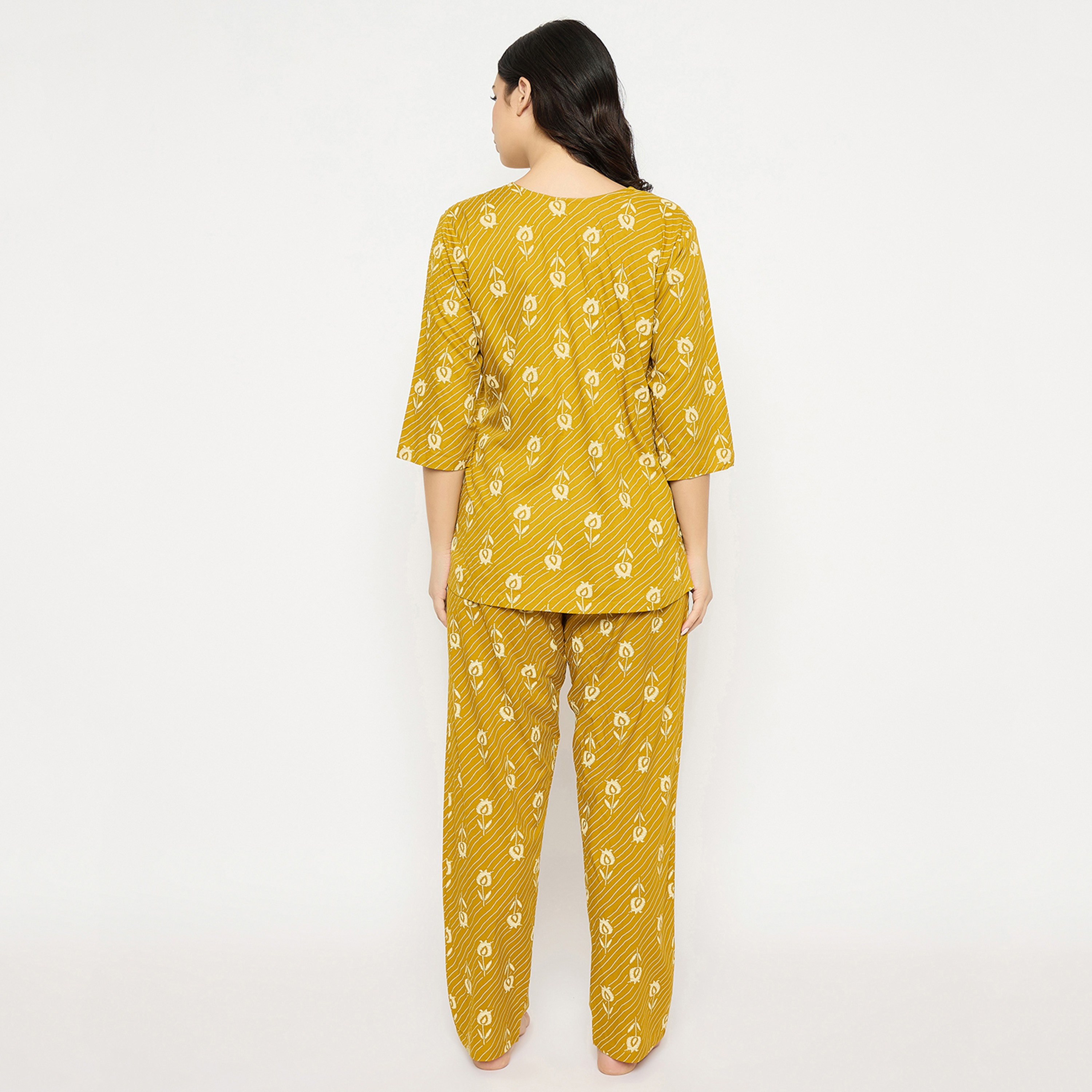 طقم بيجامة وبلوزة نسائية بطبعة ورود بلون اصفر مسطردة من كلوفيا - رايون-women-clothing-nightwear-pyjamas-longsets-image-4