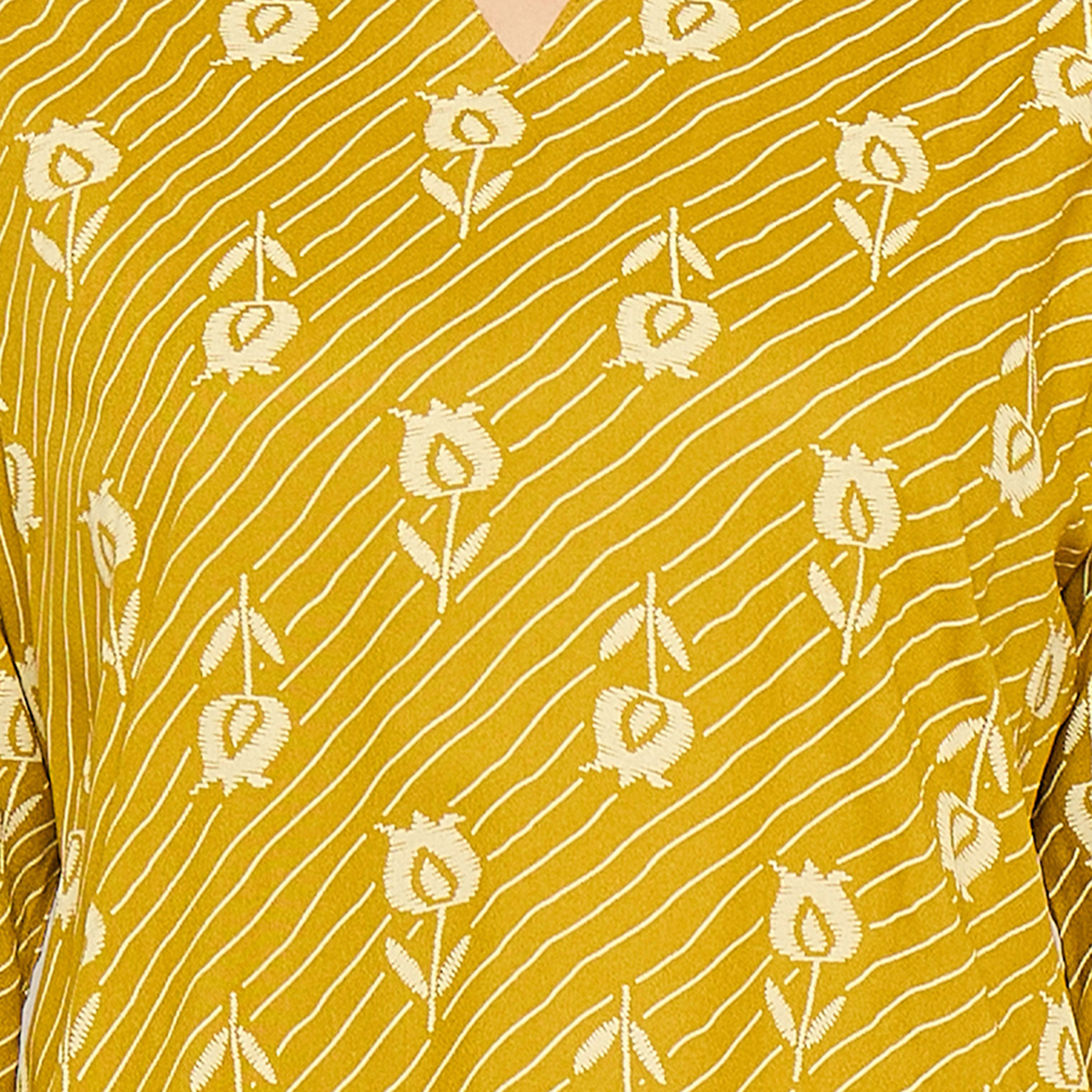 طقم بيجامة وبلوزة نسائية بطبعة ورود بلون اصفر مسطردة من كلوفيا - رايون-women-clothing-nightwear-pyjamas-longsets-image-6