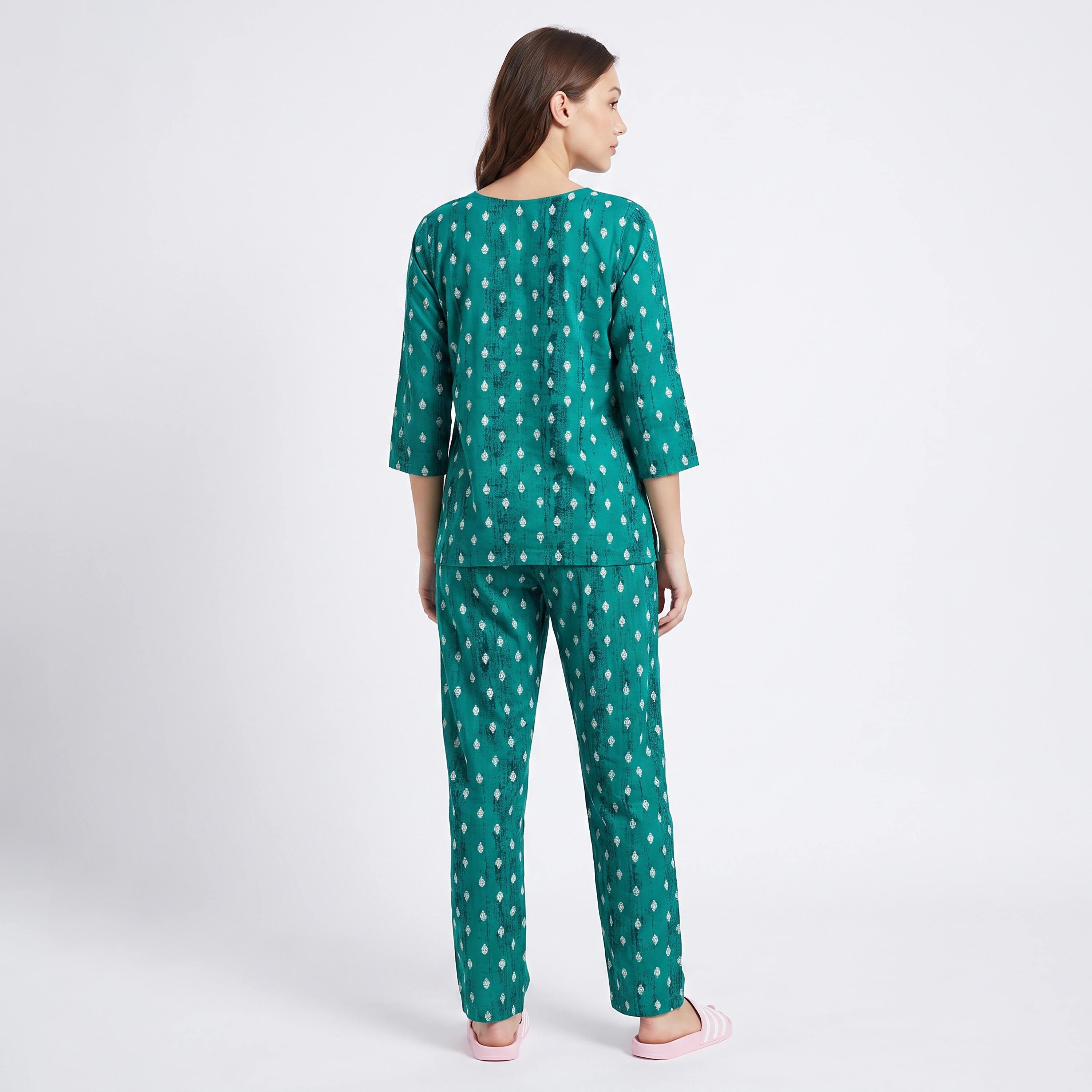 طقم بلوزة وبنطال بيجامة مطبوع من الريون باللون الأخضر التيل للنساء من كلوفيا-women-clothing-nightwear-pyjamas-longsets-image-4