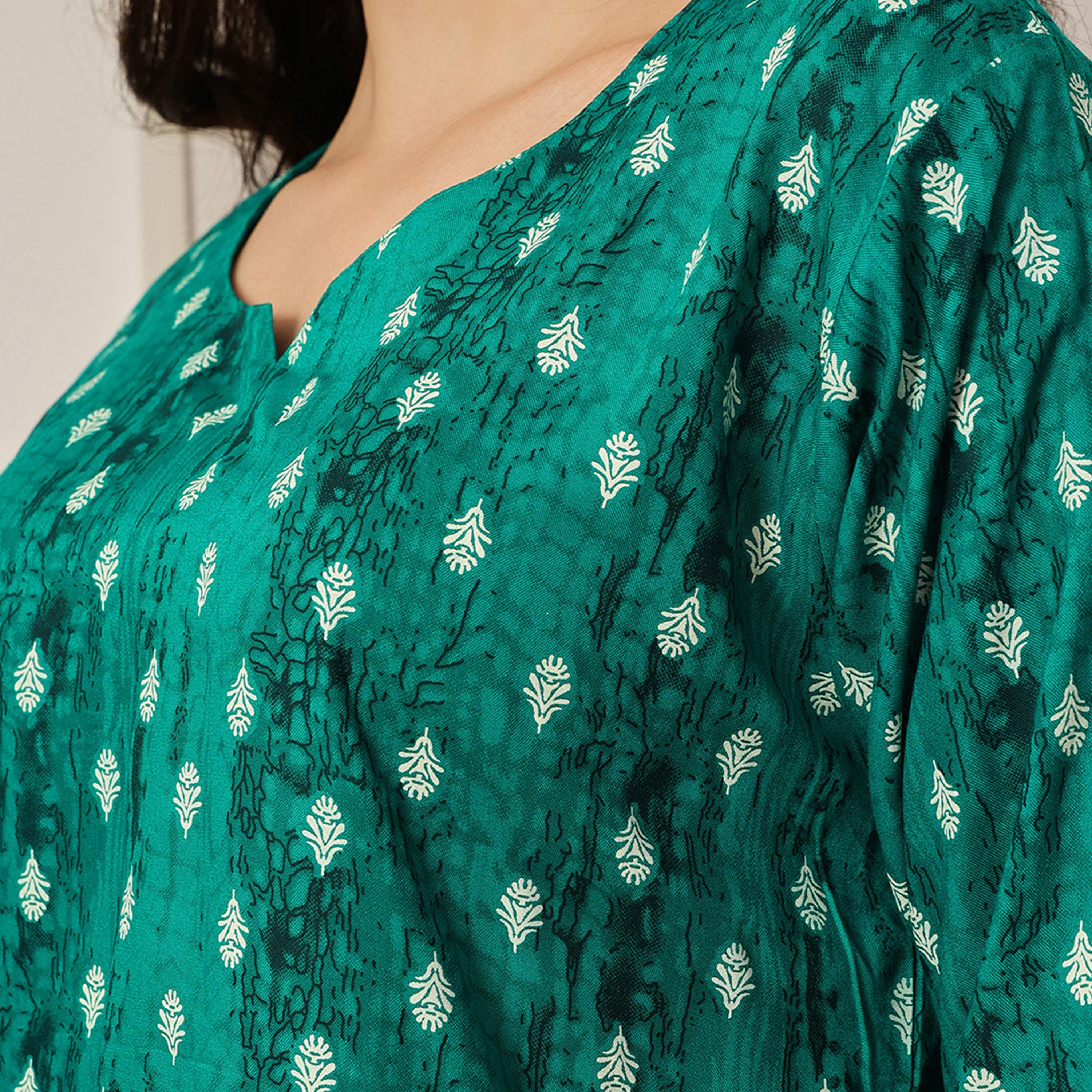 طقم بلوزة وبنطال بيجامة مطبوع من الريون باللون الأخضر التيل للنساء من كلوفيا-women-clothing-nightwear-pyjamas-longsets-image-5
