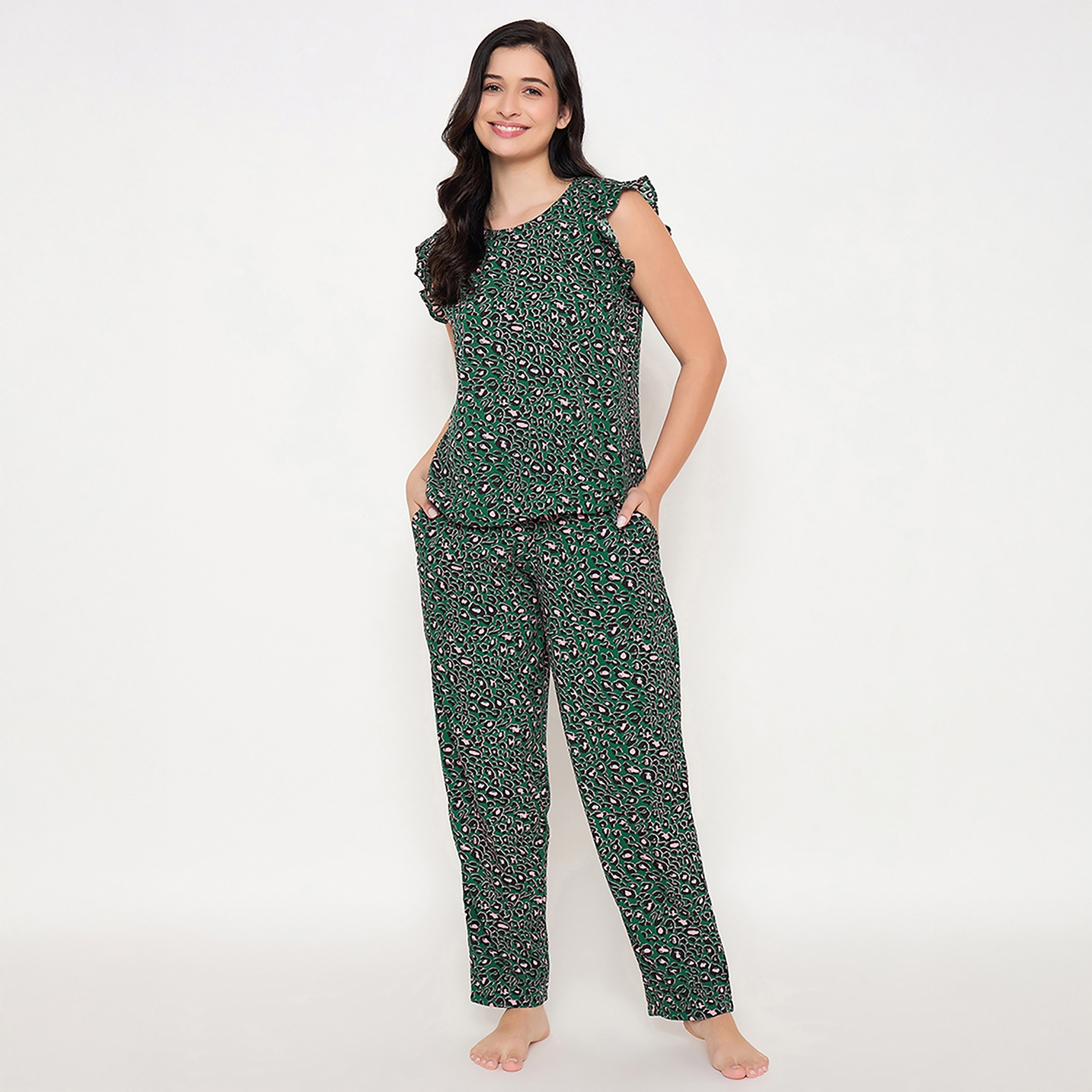 طقم بيجامة وقميص نسائي بطبعة أشكال حيوانات باللون الأخضر الداكن من كلوفيا - كريب-women-clothing-nightwear-pyjamas-longsets-image-1