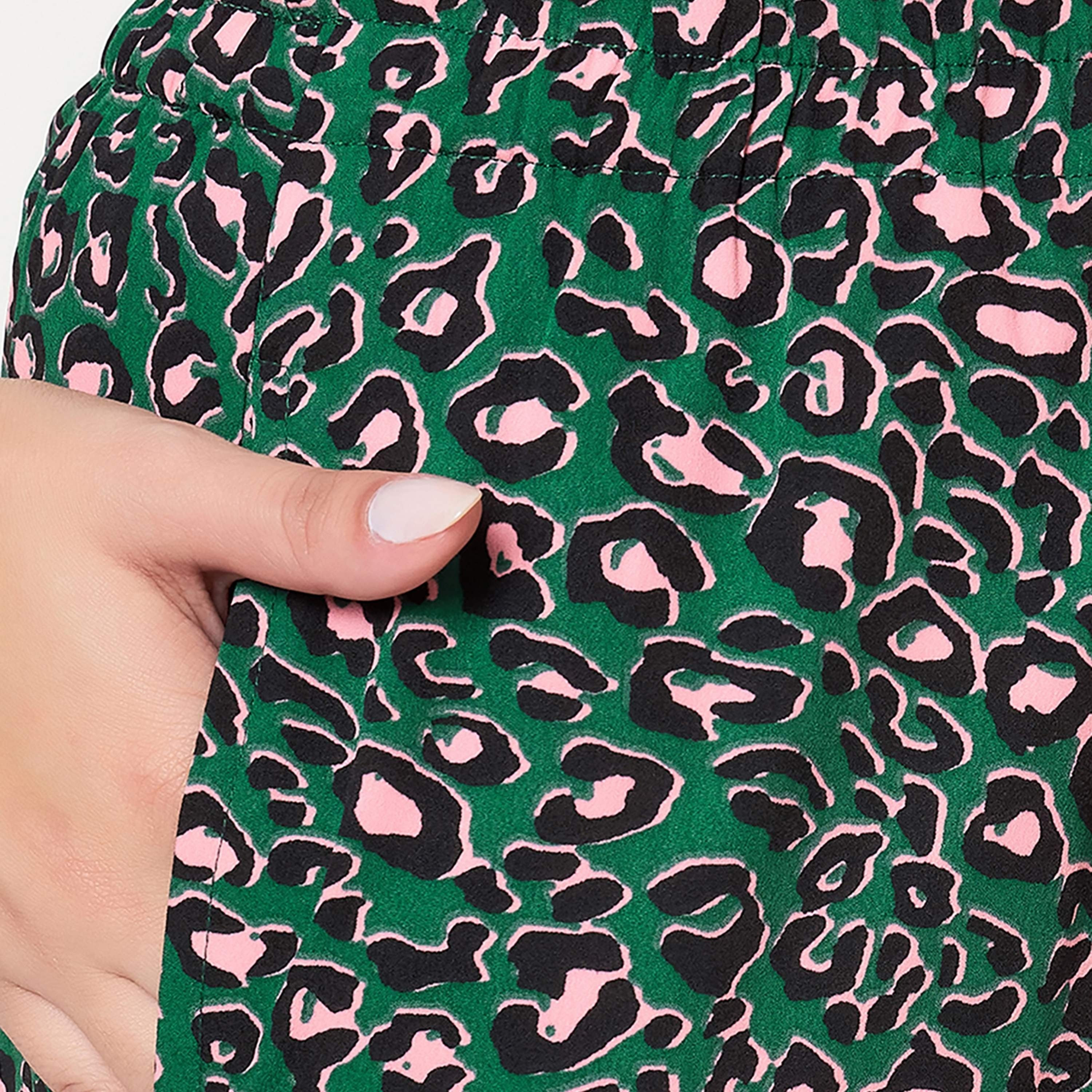 طقم بيجامة وقميص نسائي بطبعة أشكال حيوانات باللون الأخضر الداكن من كلوفيا - كريب-women-clothing-nightwear-pyjamas-longsets-image-5