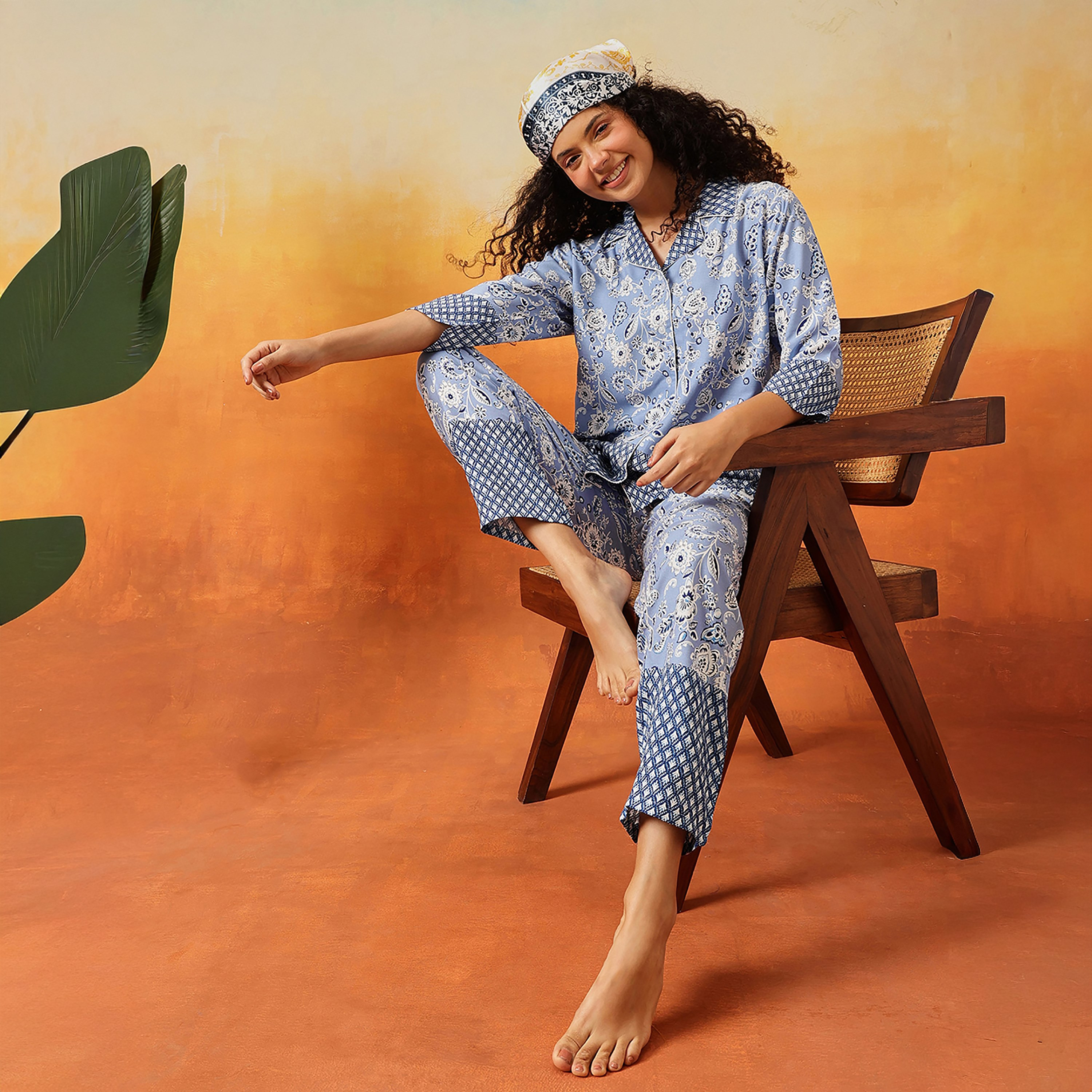 بدلة نوم نسائية بطبعة الزهور وأزرار بلون أزرق فاتح من كلوفيا - رايون-women-clothing-nightwear-pyjamas-longsets-image-2