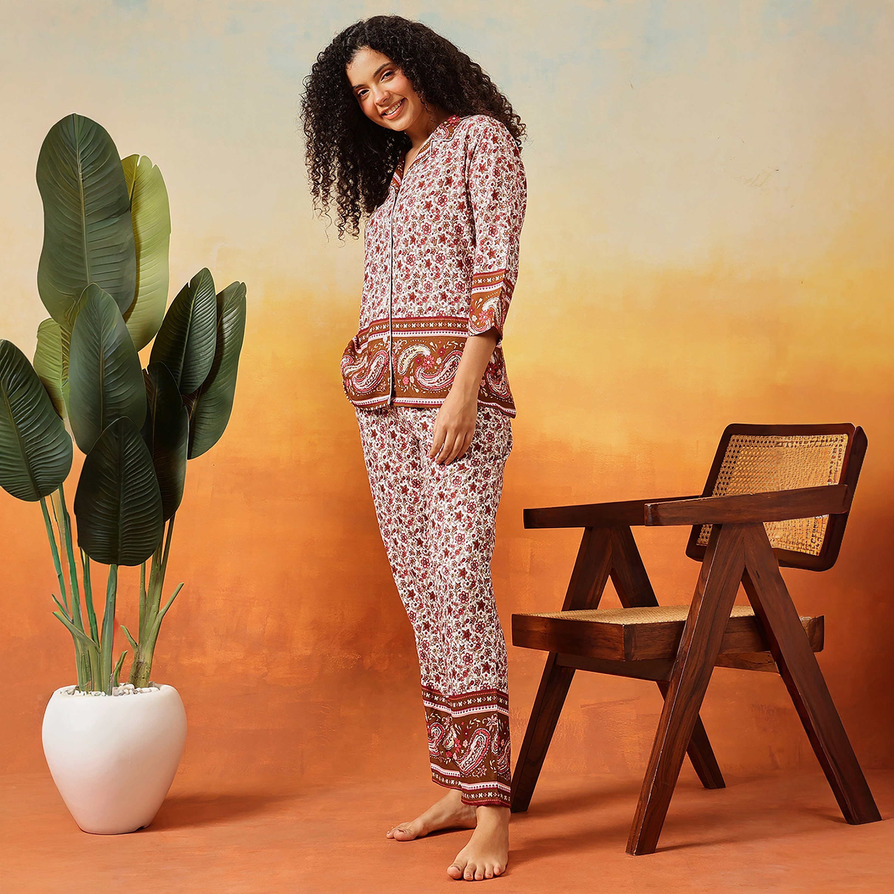 بدلة نوم نسائية بطبعة الزهور وأزرار بلون أبيض من كلوفيا - رايون-women-clothing-nightwear-pyjamas-longsets-image-3