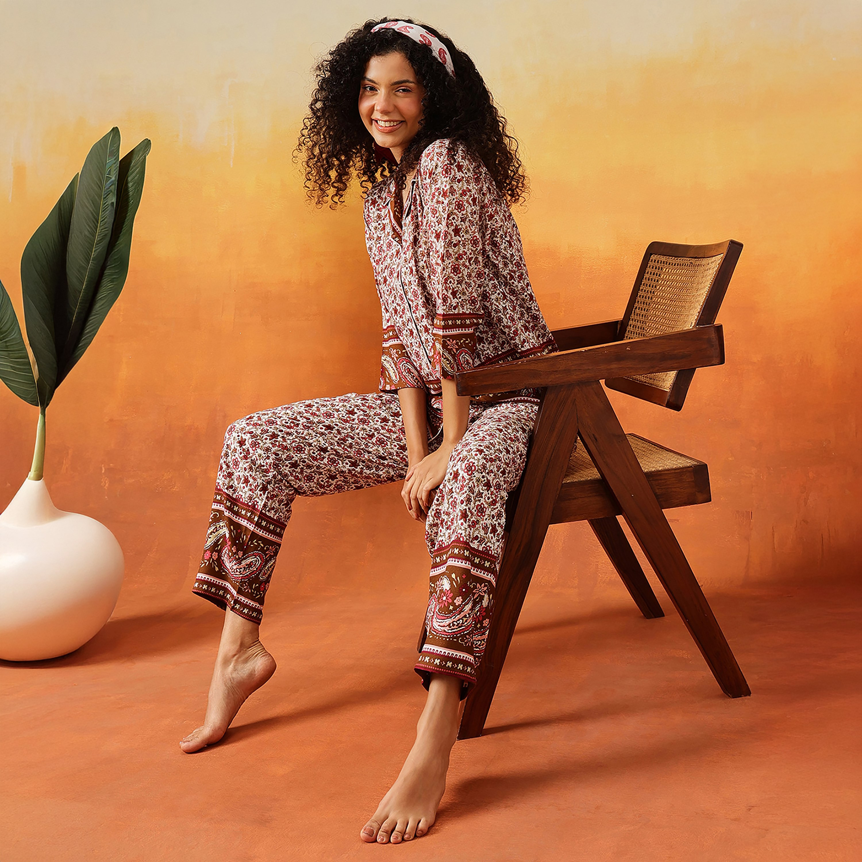 بدلة نوم نسائية بطبعة الزهور وأزرار بلون أبيض من كلوفيا - رايون-women-clothing-nightwear-pyjamas-longsets-image-5