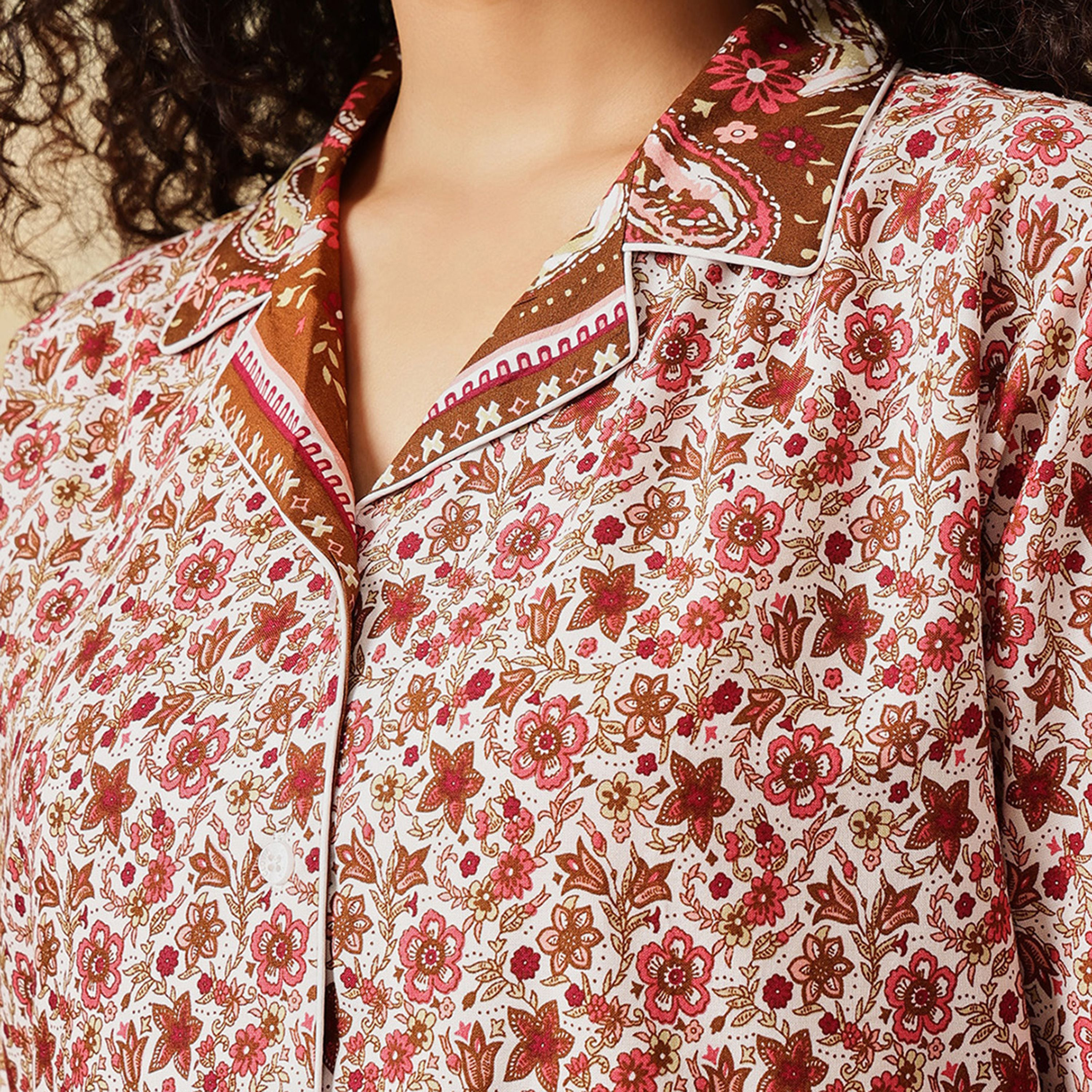 بدلة نوم نسائية بطبعة الزهور وأزرار بلون أبيض من كلوفيا - رايون-women-clothing-nightwear-pyjamas-longsets-image-6