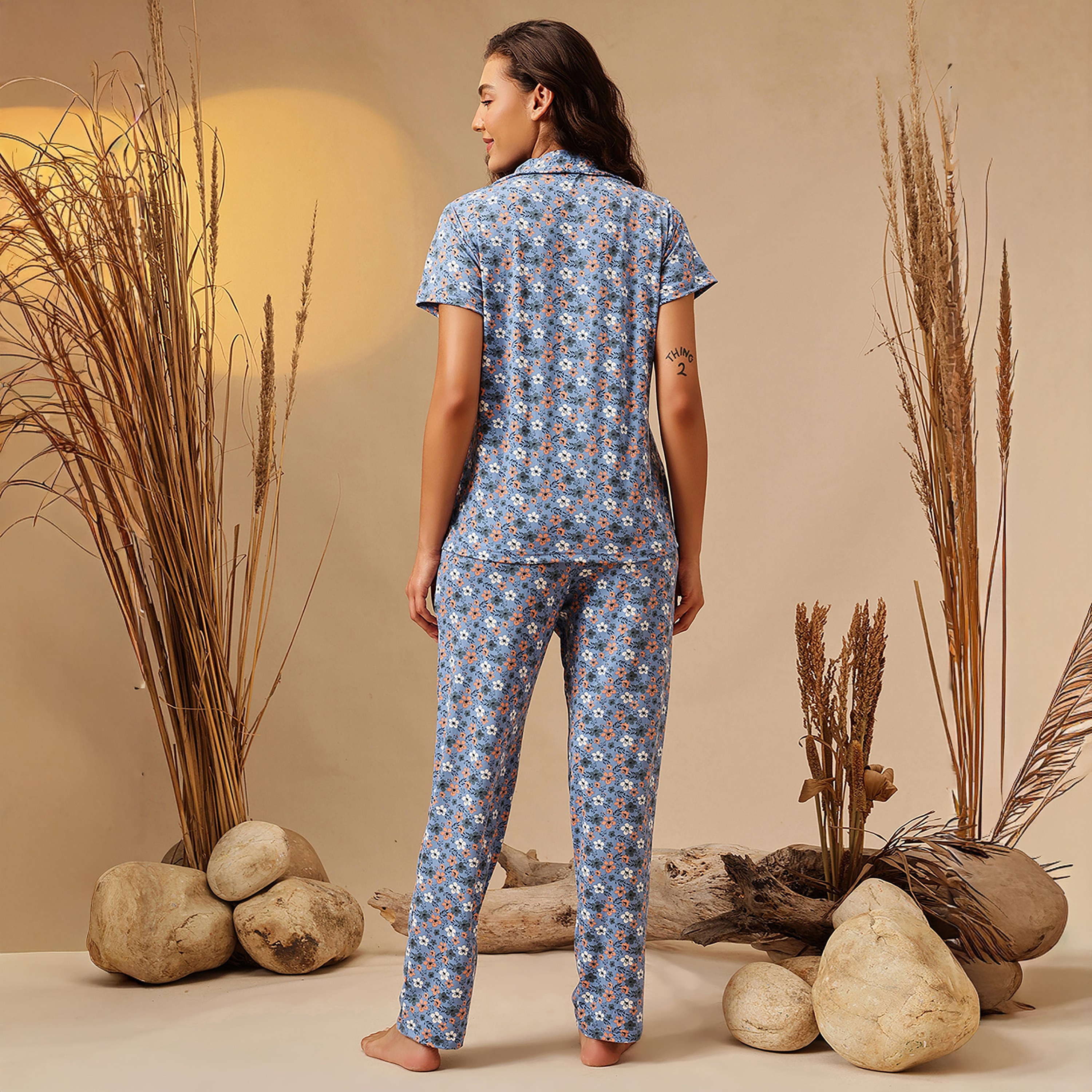 طقم قميص وبنطلون بيجامة نسائي بطبعة الزهور فائقة النعومة وأزرار من كلوفيا-women-clothing-nightwear-pyjamas-longsets-image-4