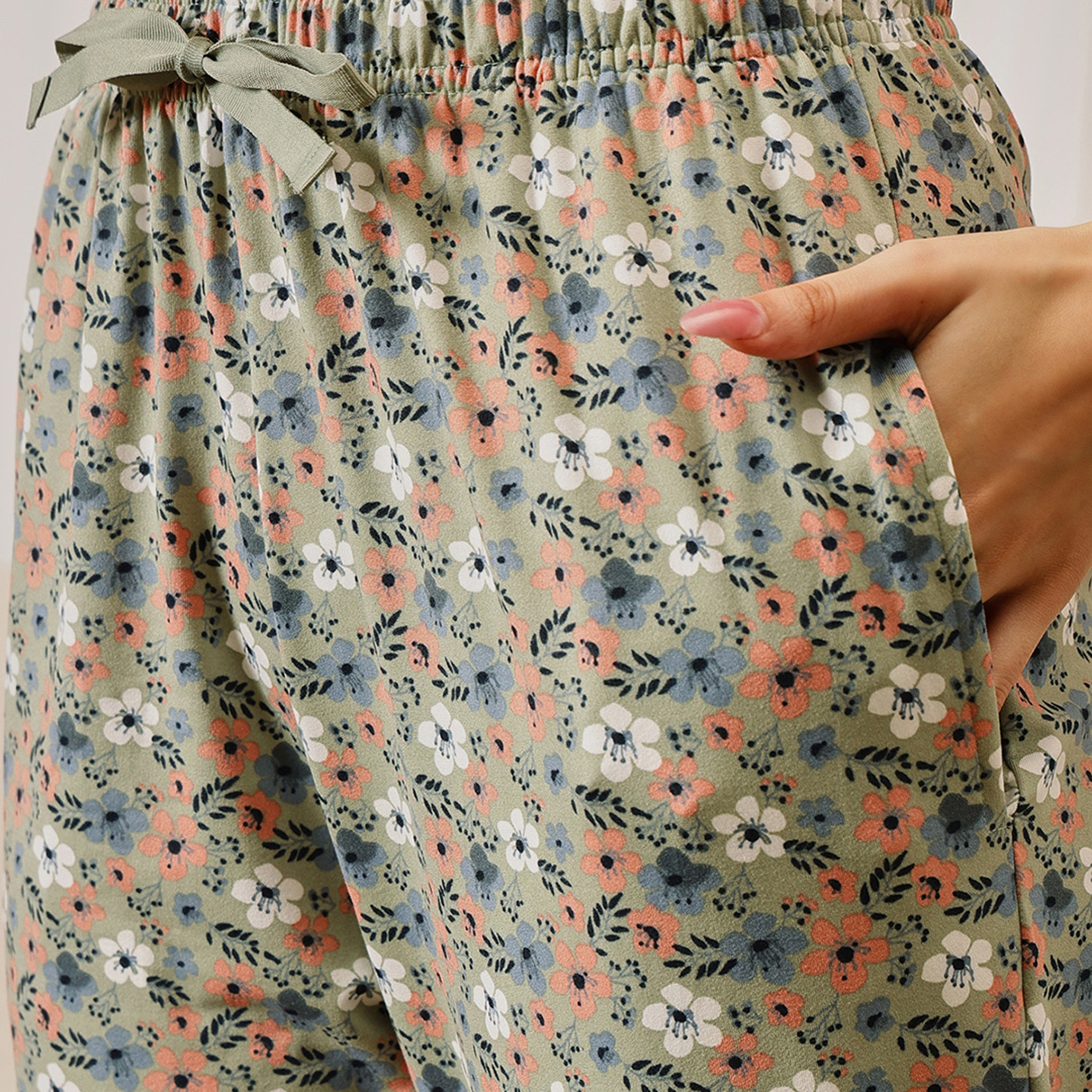 طقم قميص وبنطلون بيجامة نسائي بطبعة الزهور فائقة النعومة وأزرار من كلوفيا-women-clothing-nightwear-pyjamas-longsets-image-14
