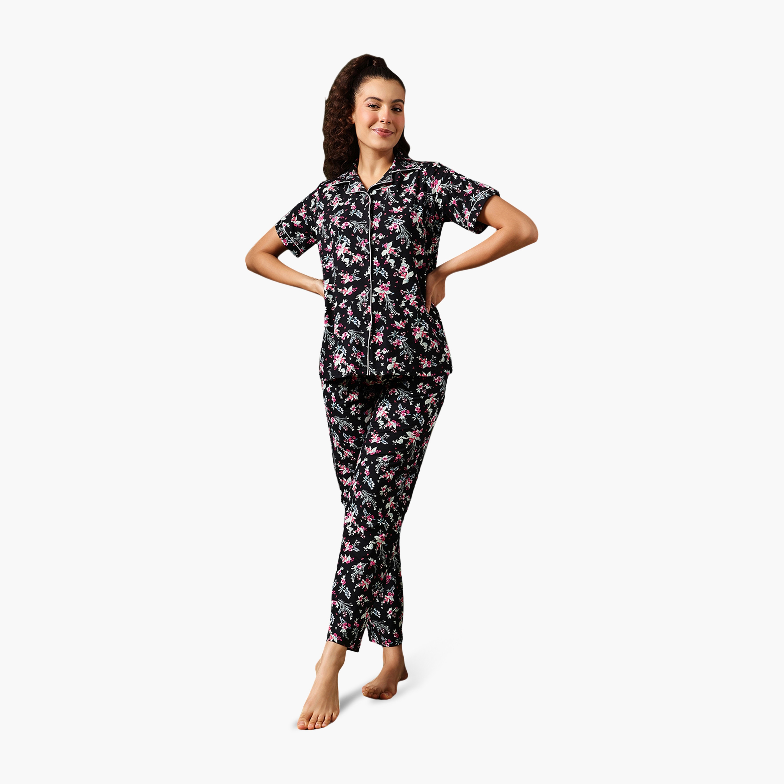 طقم قميص وبنطلون بيجامة نسائي بطبعة الزهور فائقة النعومة وأزرار بلون أسود من كلوفيا-women-clothing-nightwear-pyjamas-longsets-image-1