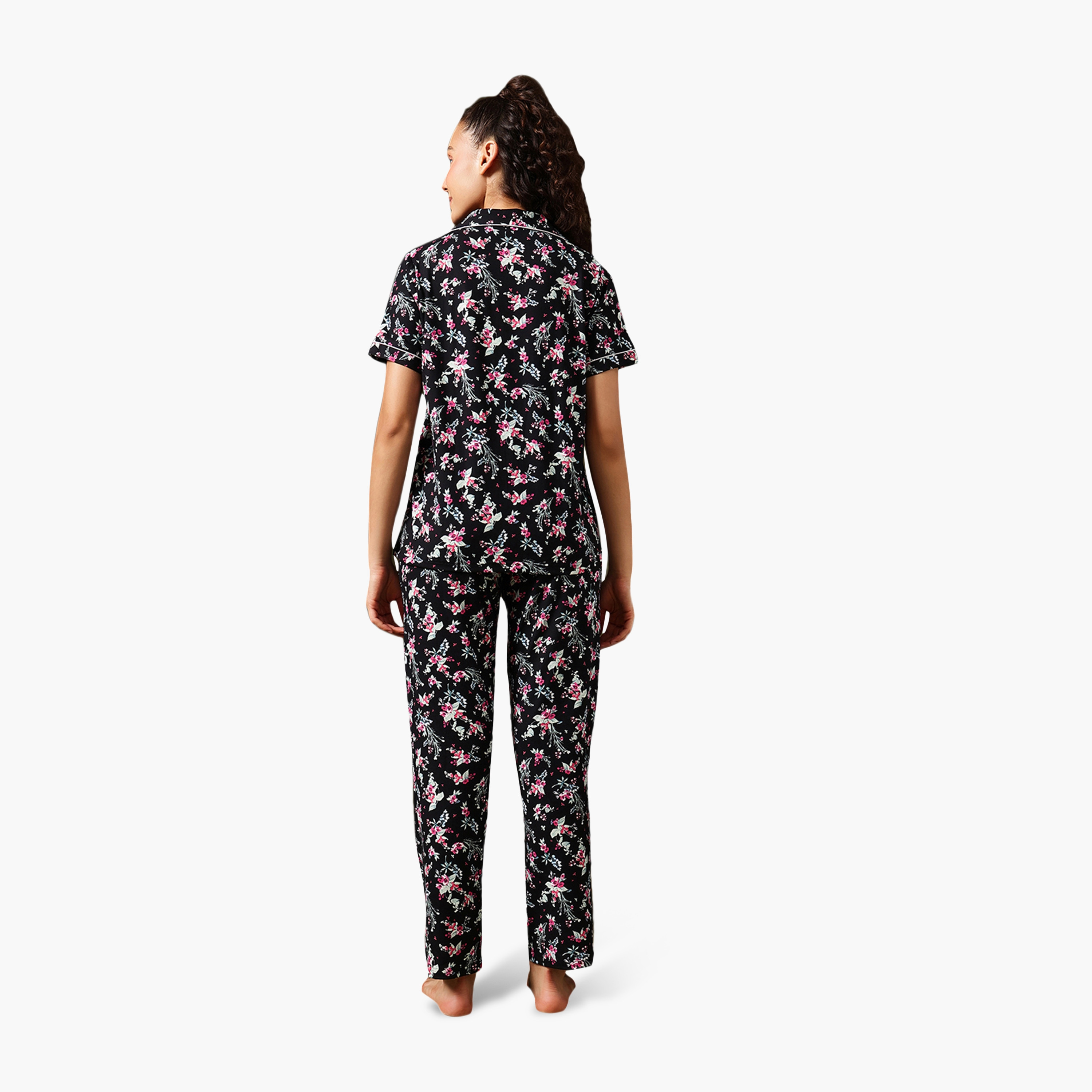 طقم قميص وبنطلون بيجامة نسائي بطبعة الزهور فائقة النعومة وأزرار بلون أسود من كلوفيا-women-clothing-nightwear-pyjamas-longsets-image-4
