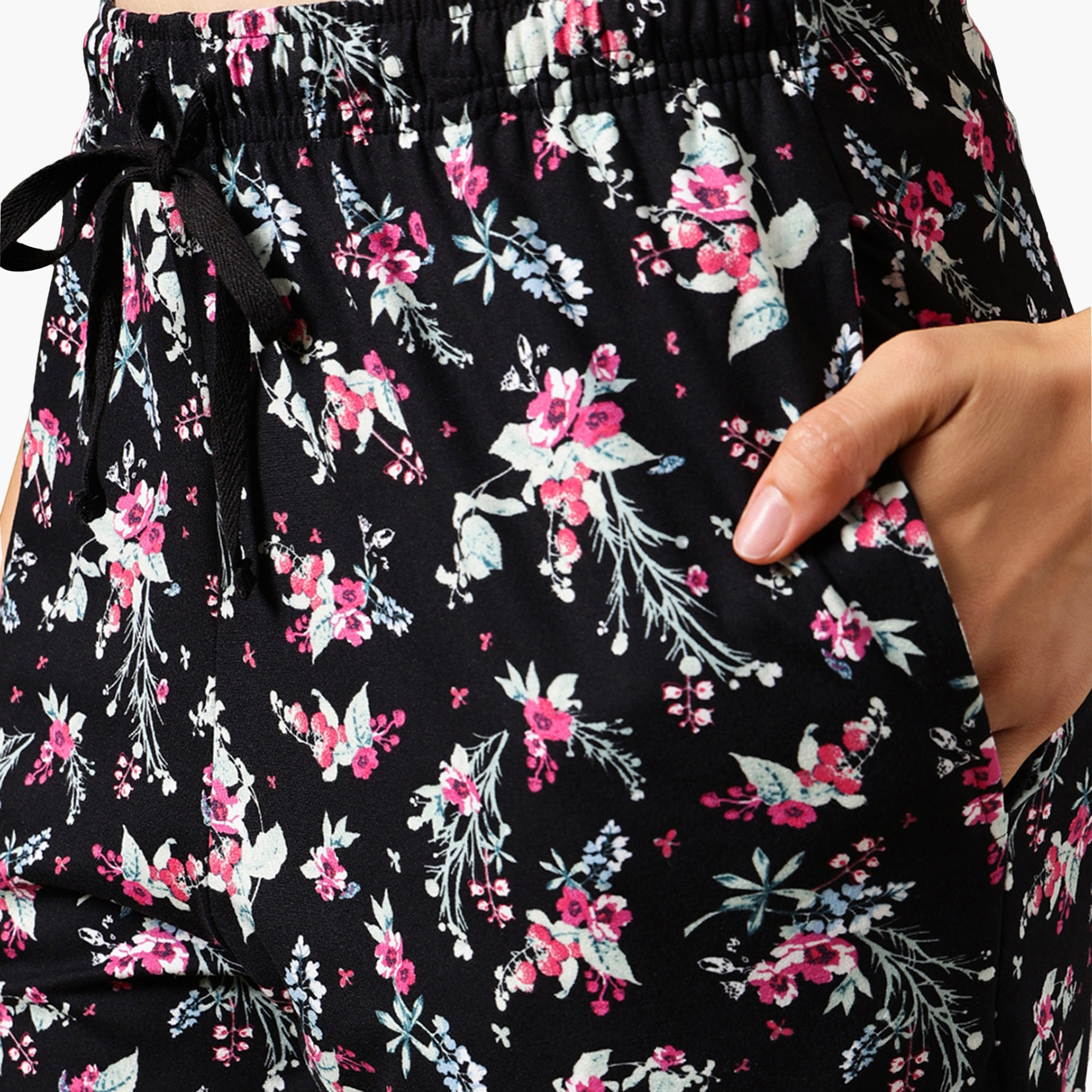 طقم قميص وبنطلون بيجامة نسائي بطبعة الزهور فائقة النعومة وأزرار بلون أسود من كلوفيا-women-clothing-nightwear-pyjamas-longsets-image-7