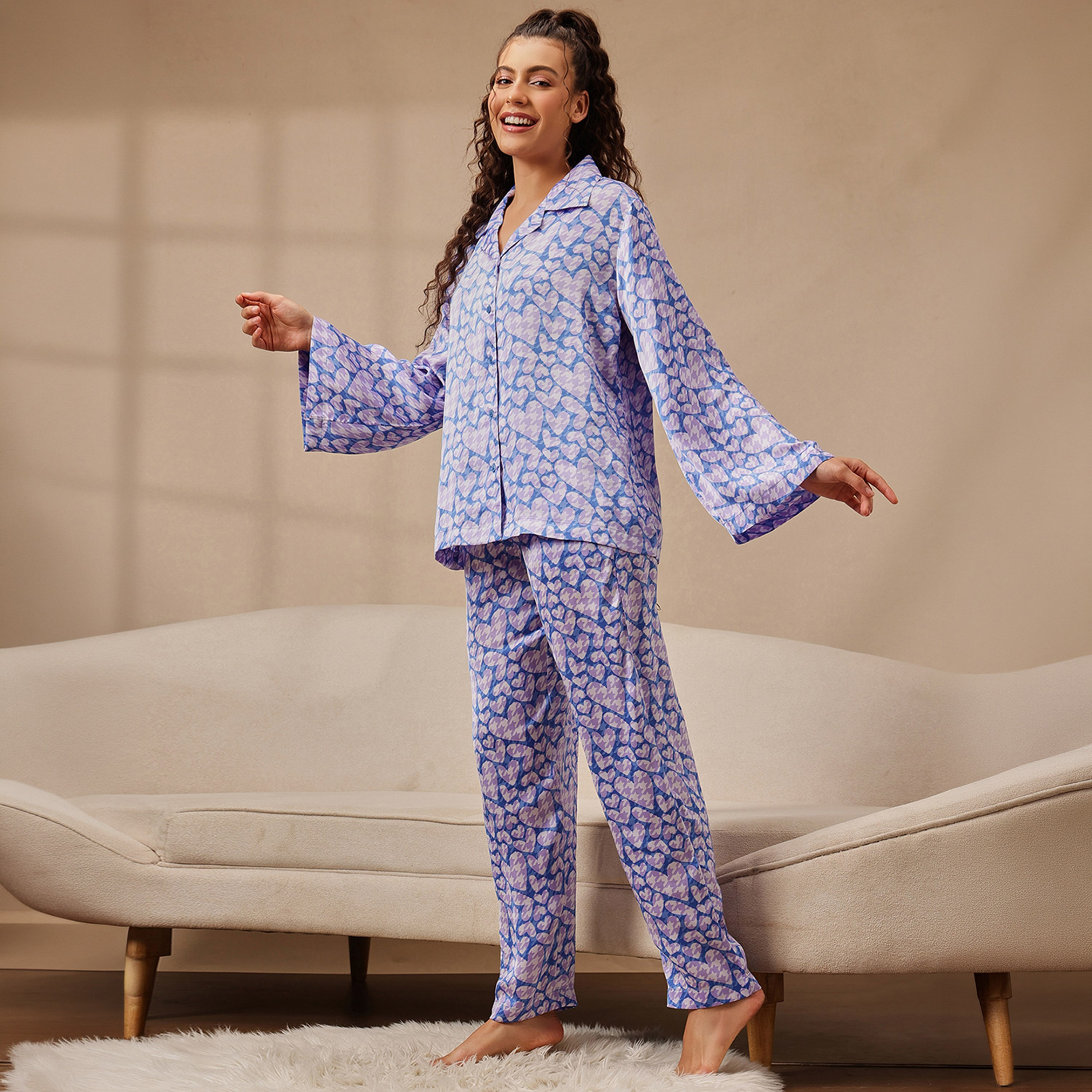 طقم بيجامة وقميص بطبعة قلوب بأزرار من الساتان باللون البنفسجي للنساء من كلوفيا-women-clothing-nightwear-pyjamas-longsets-image-2