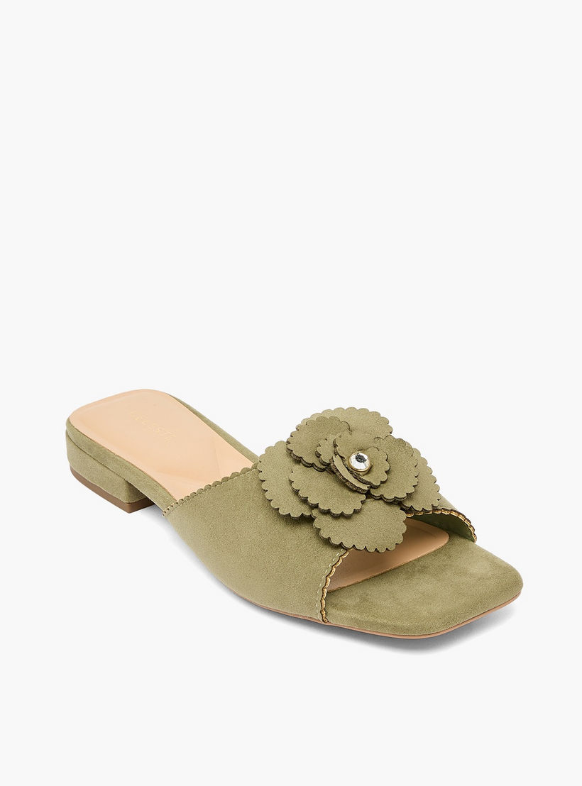 صندل بزينة زهور للنساء من سيليست-women-shoes-flats-sandals-image-2