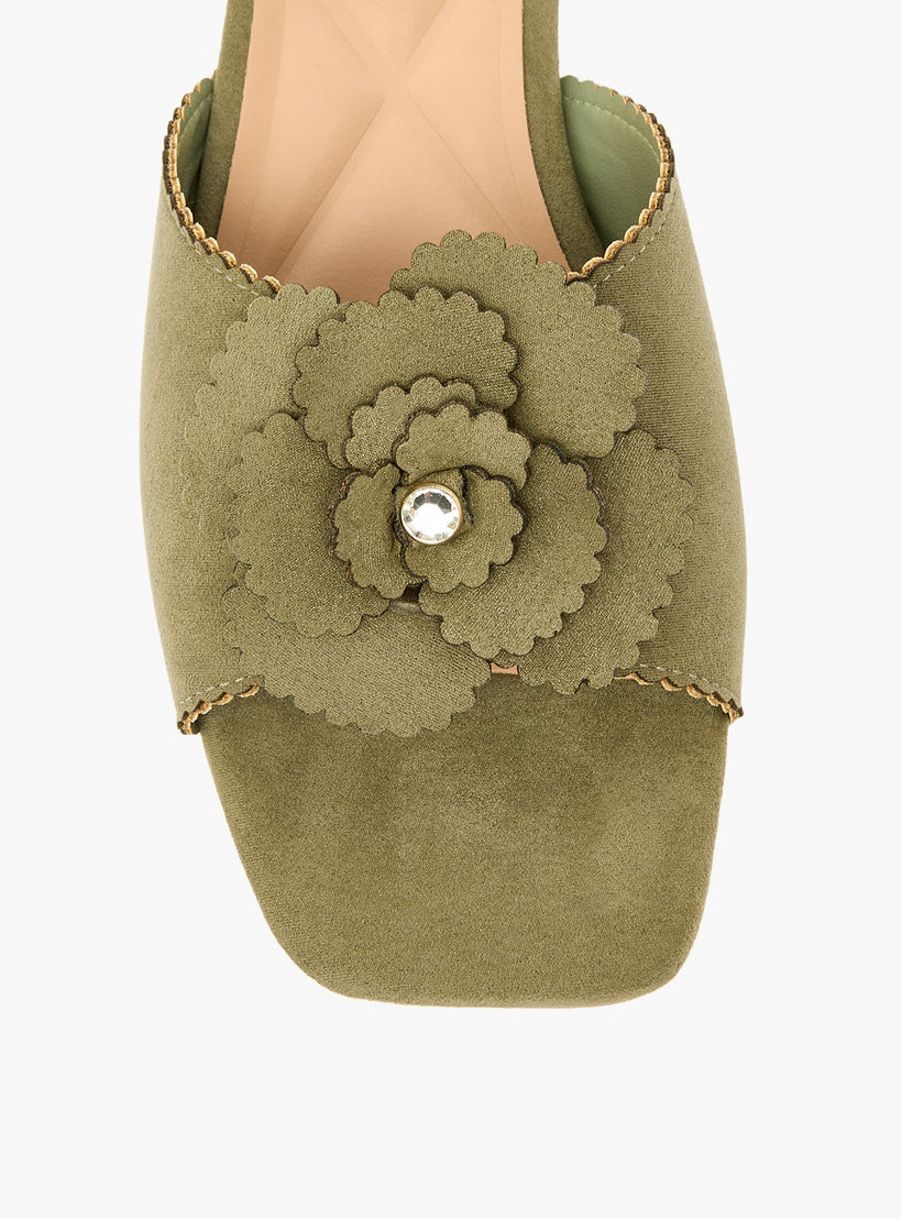 صندل بزينة زهور للنساء من سيليست-women-shoes-flats-sandals-image-4