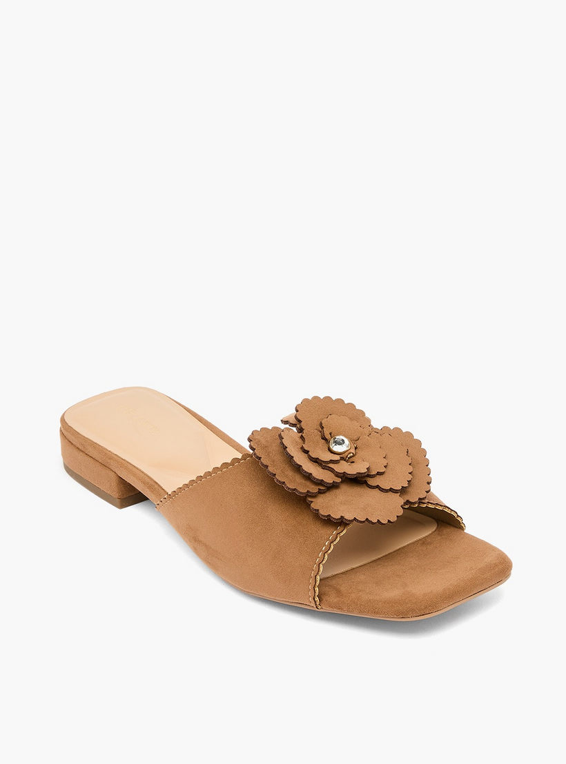 صندل بزينة زهور للنساء من سيليست-women-shoes-flats-sandals-image-2