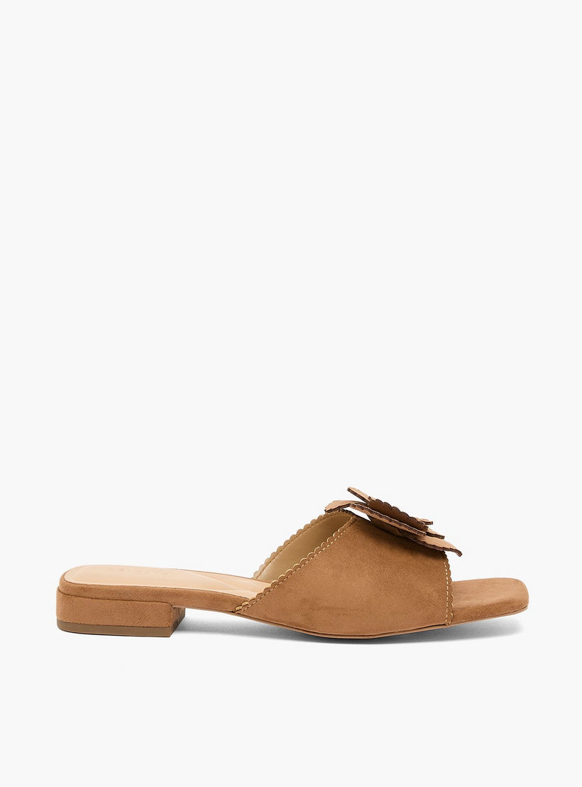صندل بزينة زهور للنساء من سيليست-women-shoes-flats-sandals-image-3