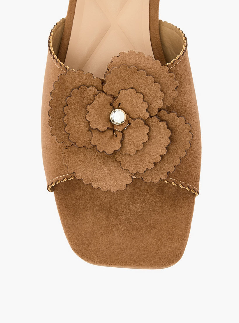 صندل بزينة زهور للنساء من سيليست-women-shoes-flats-sandals-image-4