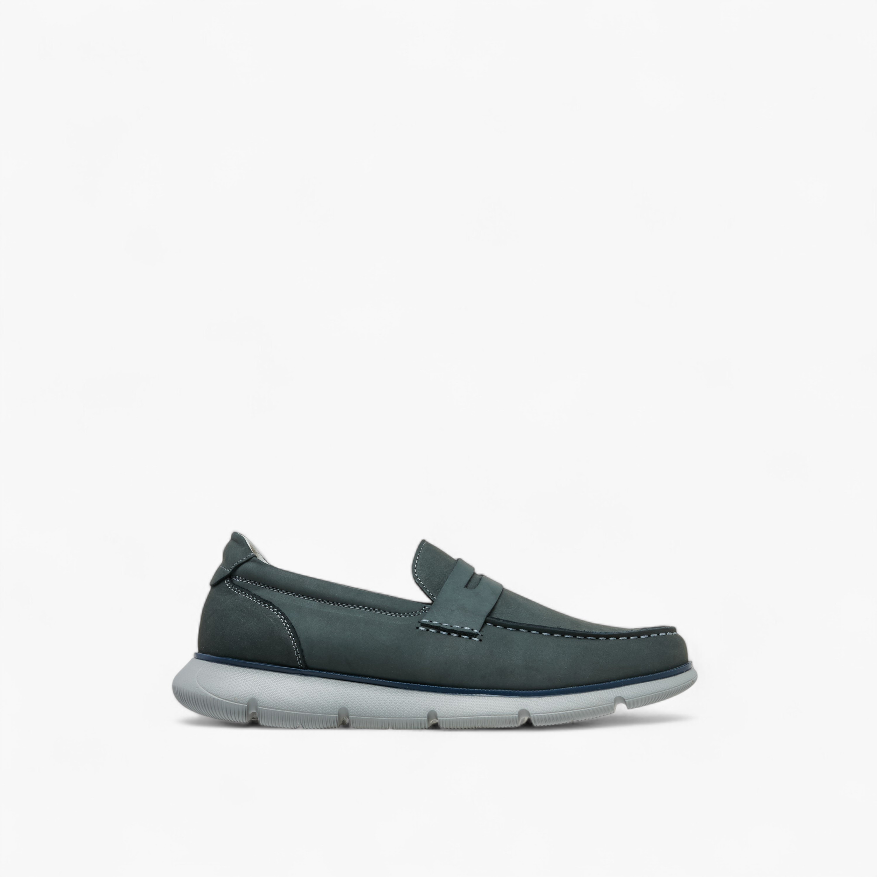Le Confort Leather Solid Slip-On Moccasins-men-shoes-loafersandmoccasins-image-3
