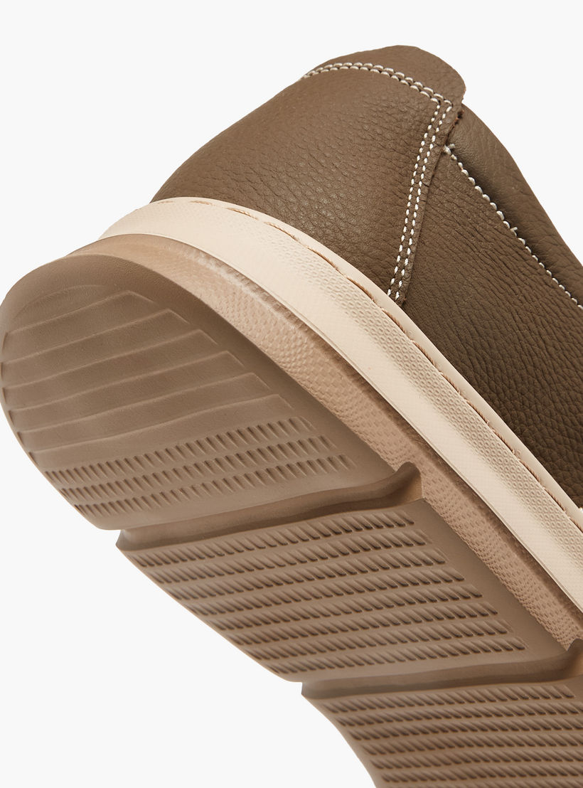 Le Confort Leather Solid Slip-On Sneakers-men-shoes-sneakers-image-5