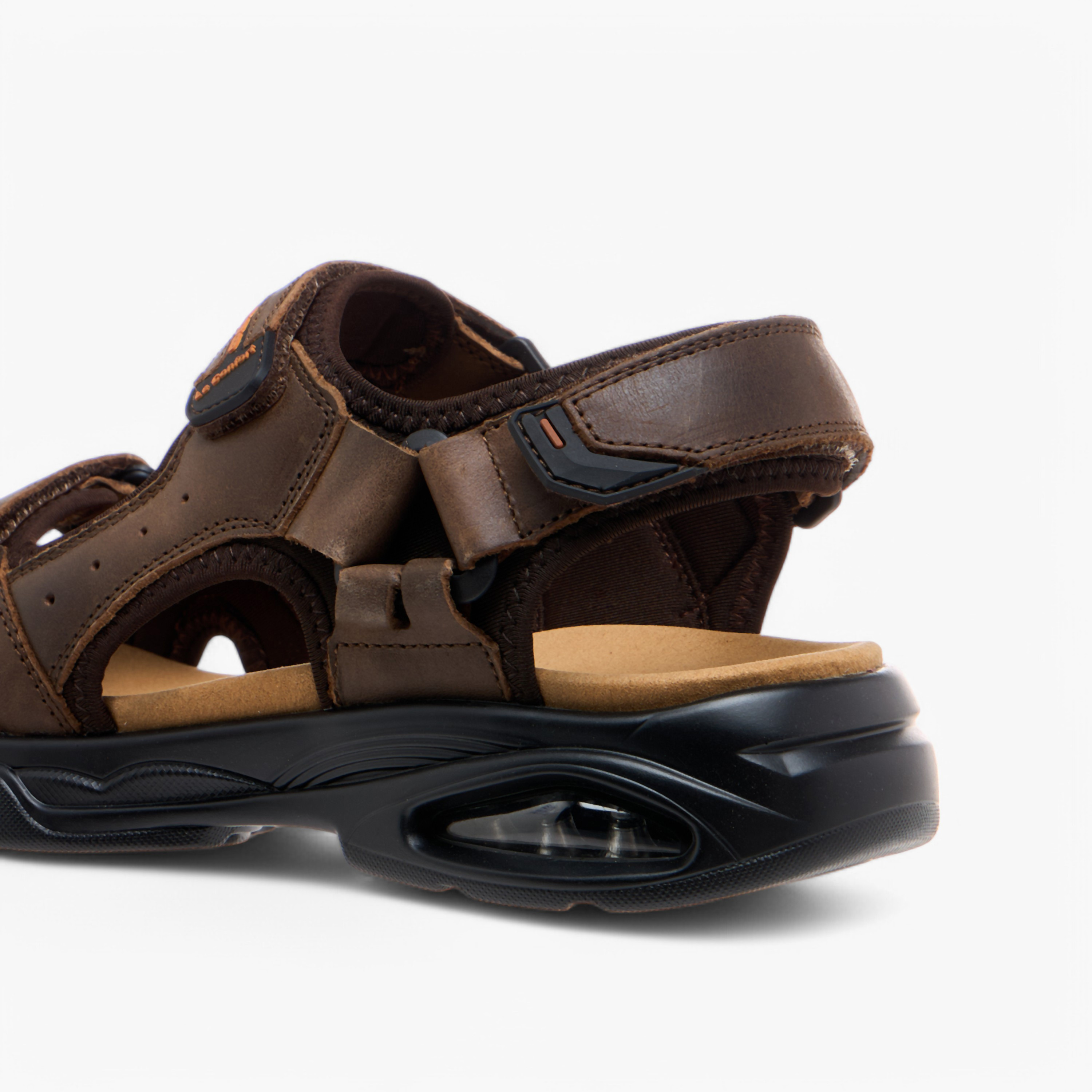 صندل متعدد الأحزمة مريح بشريط إغلاق لاصق وتفاصيل غرز من لو كونفورت-men-shoes-sandals-image-4