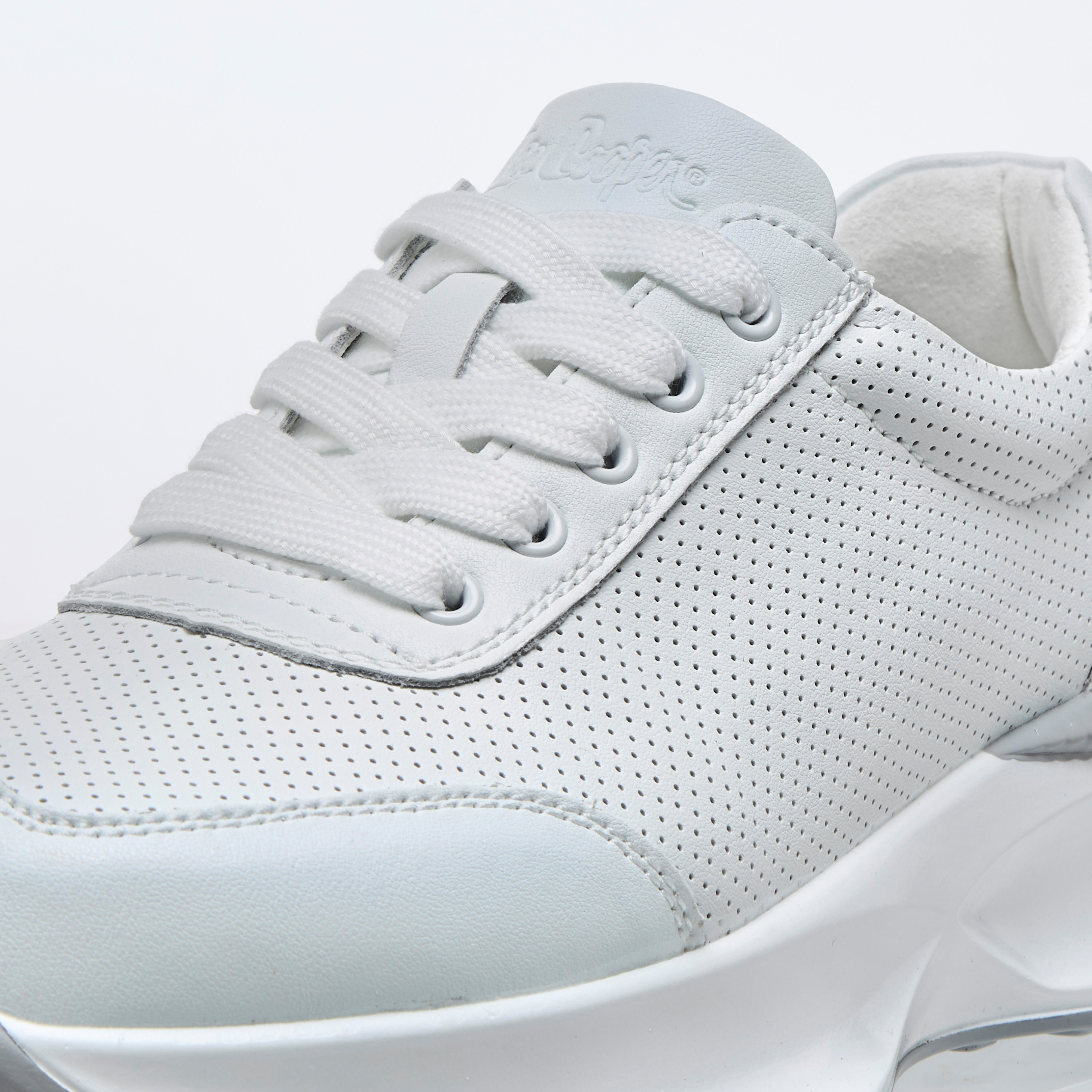 حذاء سنيكرز بارز الملمس برباط للنساء من لي كوبر-women-shoes-sneakers-image-5