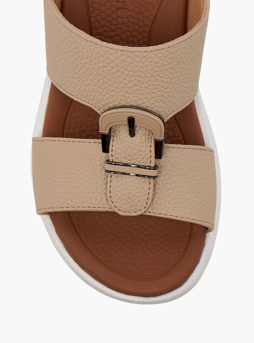 صندل عربي مريح بارز الملمس بتفاصيل إبزيم من لو كونفورت-boys-shoes-sandals-image-3