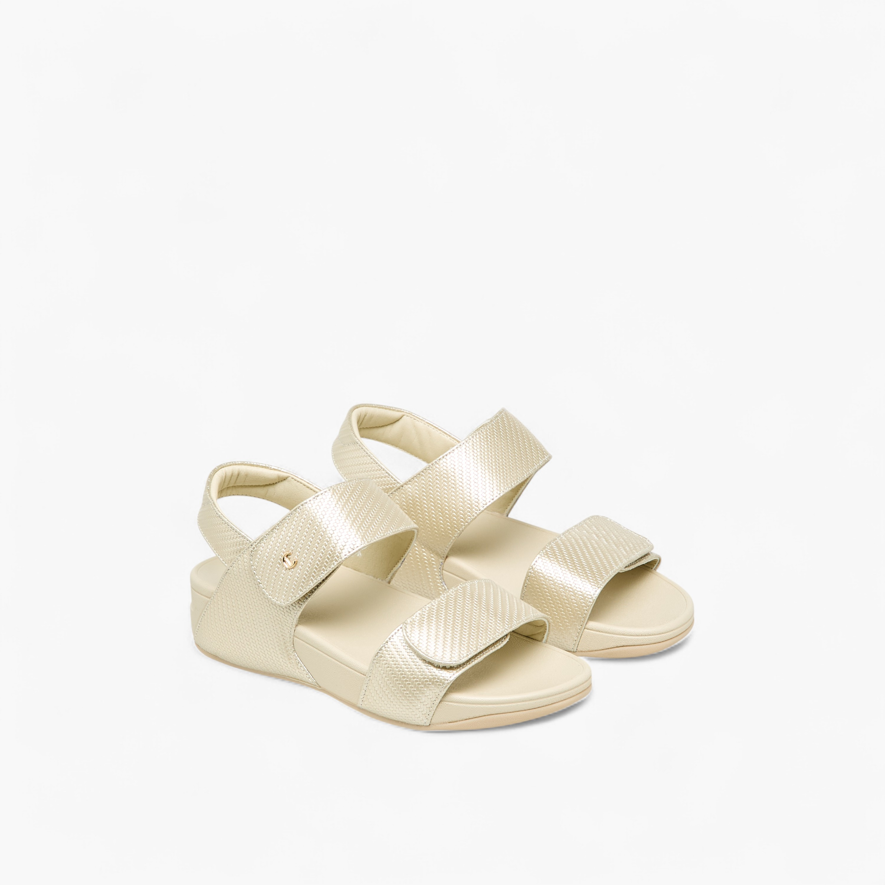 صندل بارز الملمس بحزام وشريط إغلاق لاصق من لو كونفورت-women-shoes-sandals-heeled-image-1