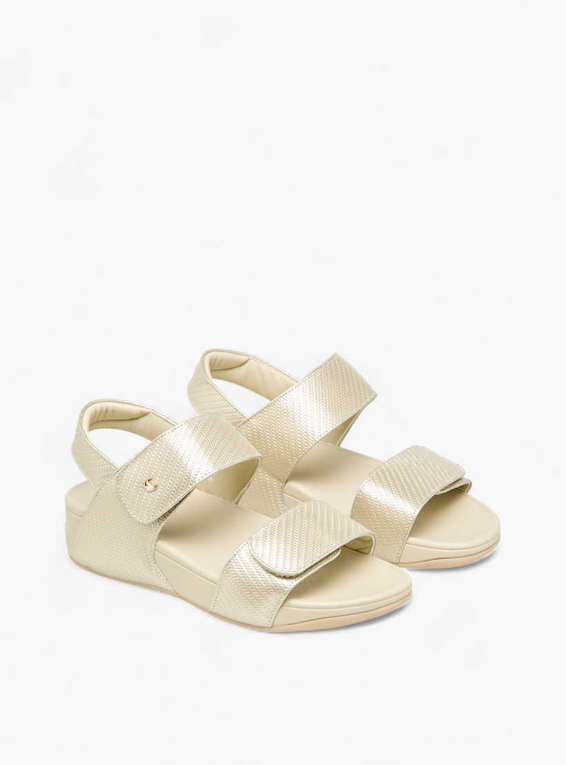 صندل بارز الملمس بحزام وشريط إغلاق لاصق من لو كونفورت-women-shoes-sandals-heeled-image-1