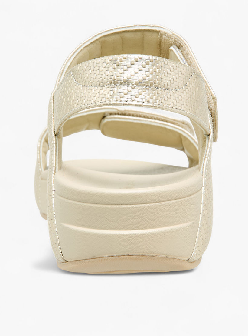 صندل بارز الملمس بحزام وشريط إغلاق لاصق من لو كونفورت-women-shoes-sandals-heeled-image-5